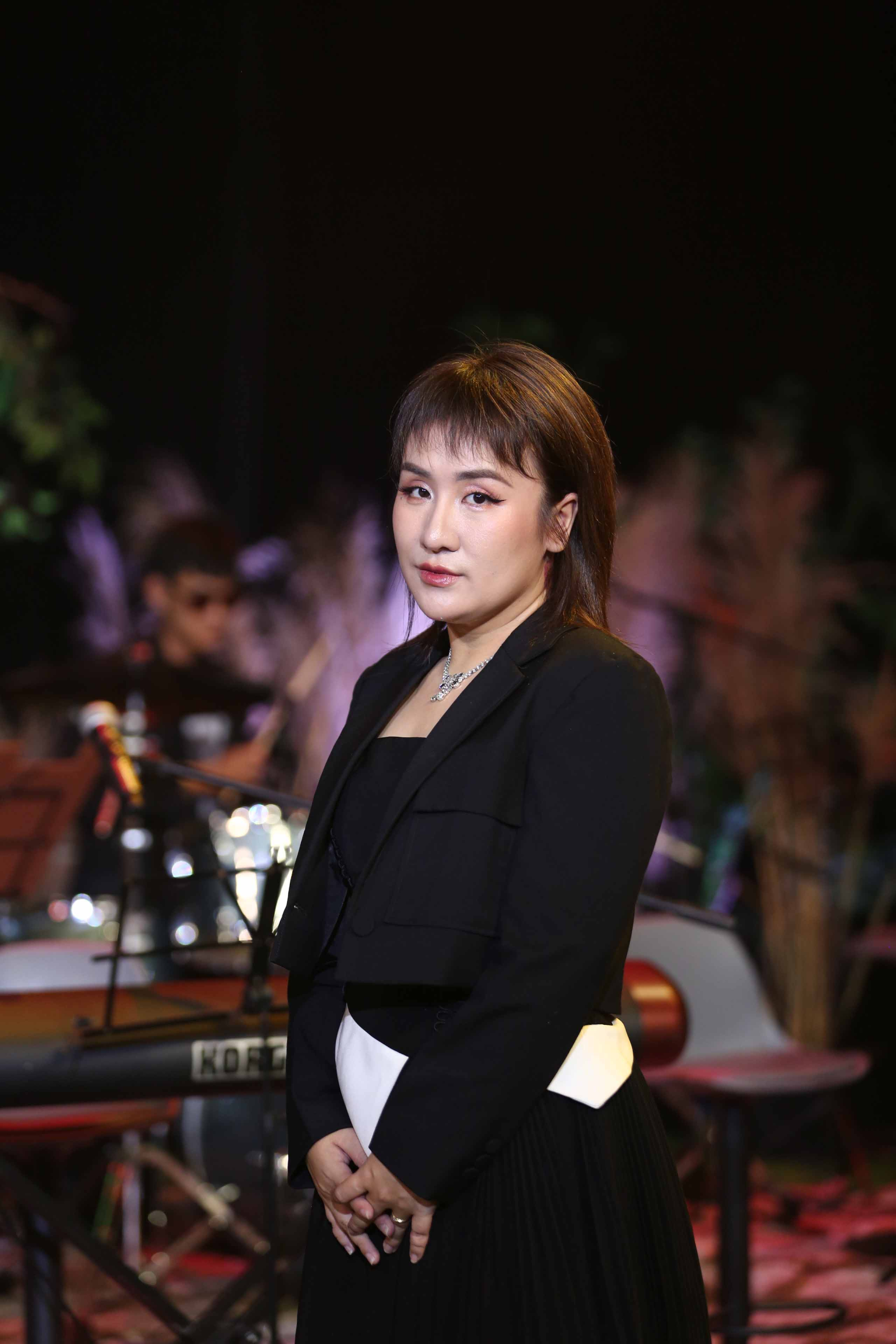 Nữ ca sĩ Huỳnh Tú