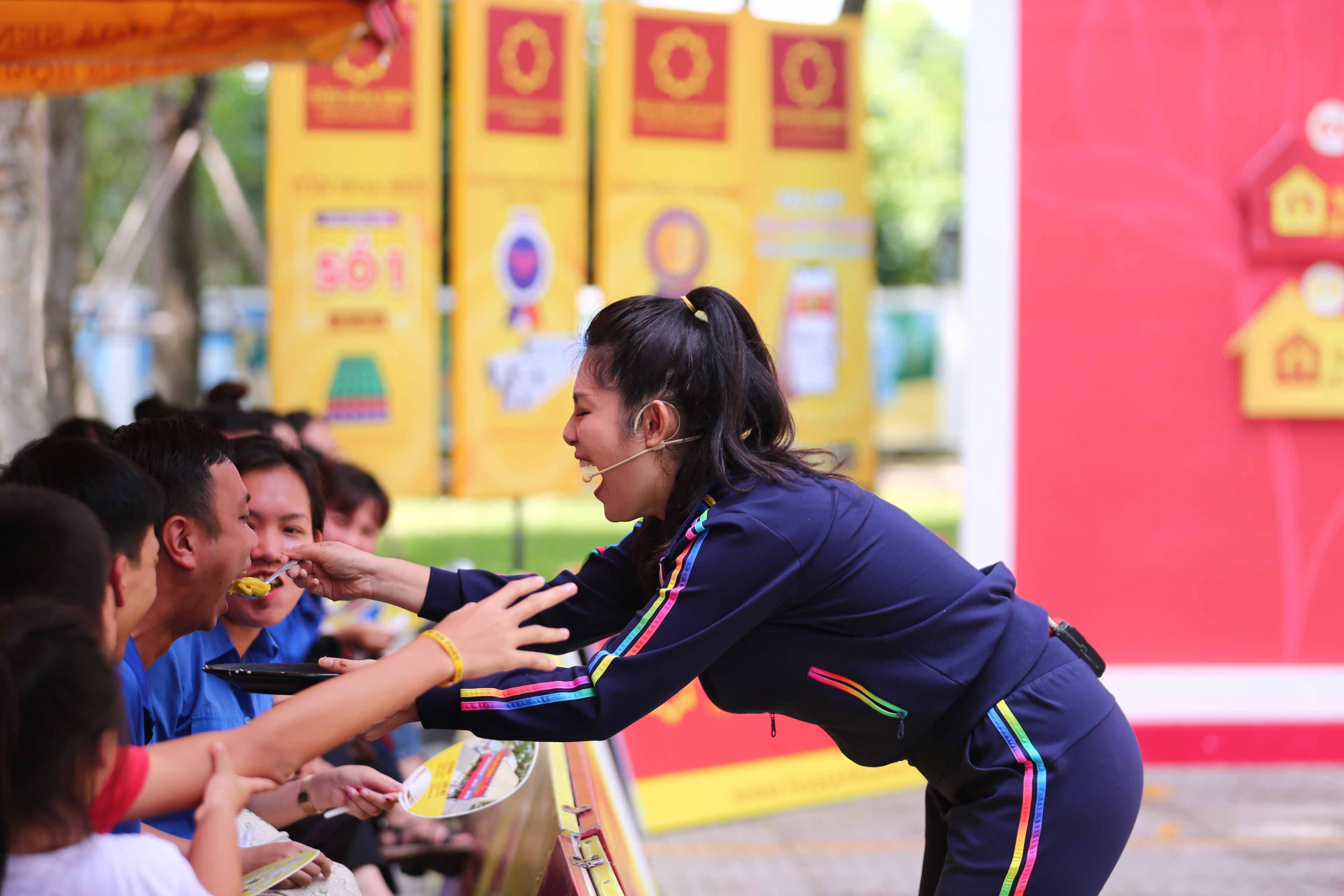 ca-si-will-va-mc-viet-anh-gop-suc-mang-ve-giai-thuong-90-trieu-cho-tre-em-mo-coi2