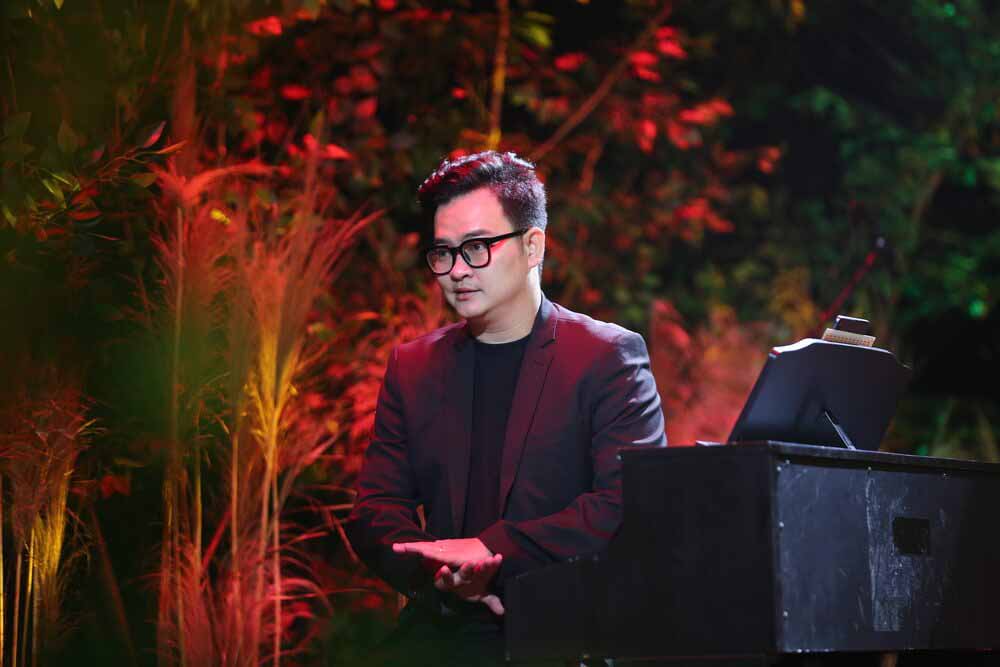 Nhớ lại lần bị đàn em “bùng kèo”, nhạc sĩ Nguyễn Minh Cường cho biết năm 2022, anh đã tổ chức live concert kỷ niệm 10 năm sự nghiệp và cái tên mà nam nhạc sĩ mời đều tiên chính là Ali Hoàng Dương.