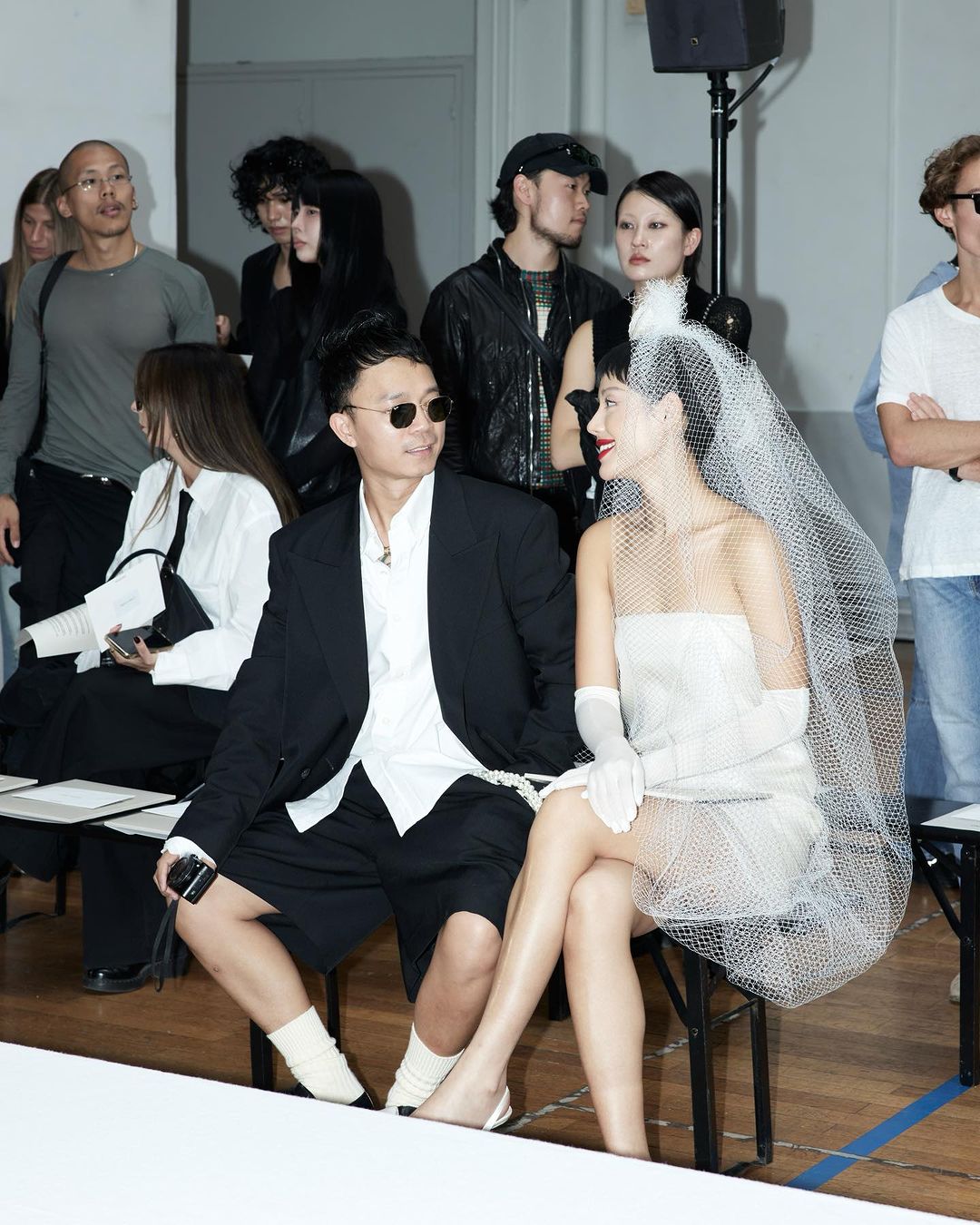 KIMHĒKIM - fashion show đầu tiên Khánh Linh và chồng sắp cưới sánh bước bên nhau 
