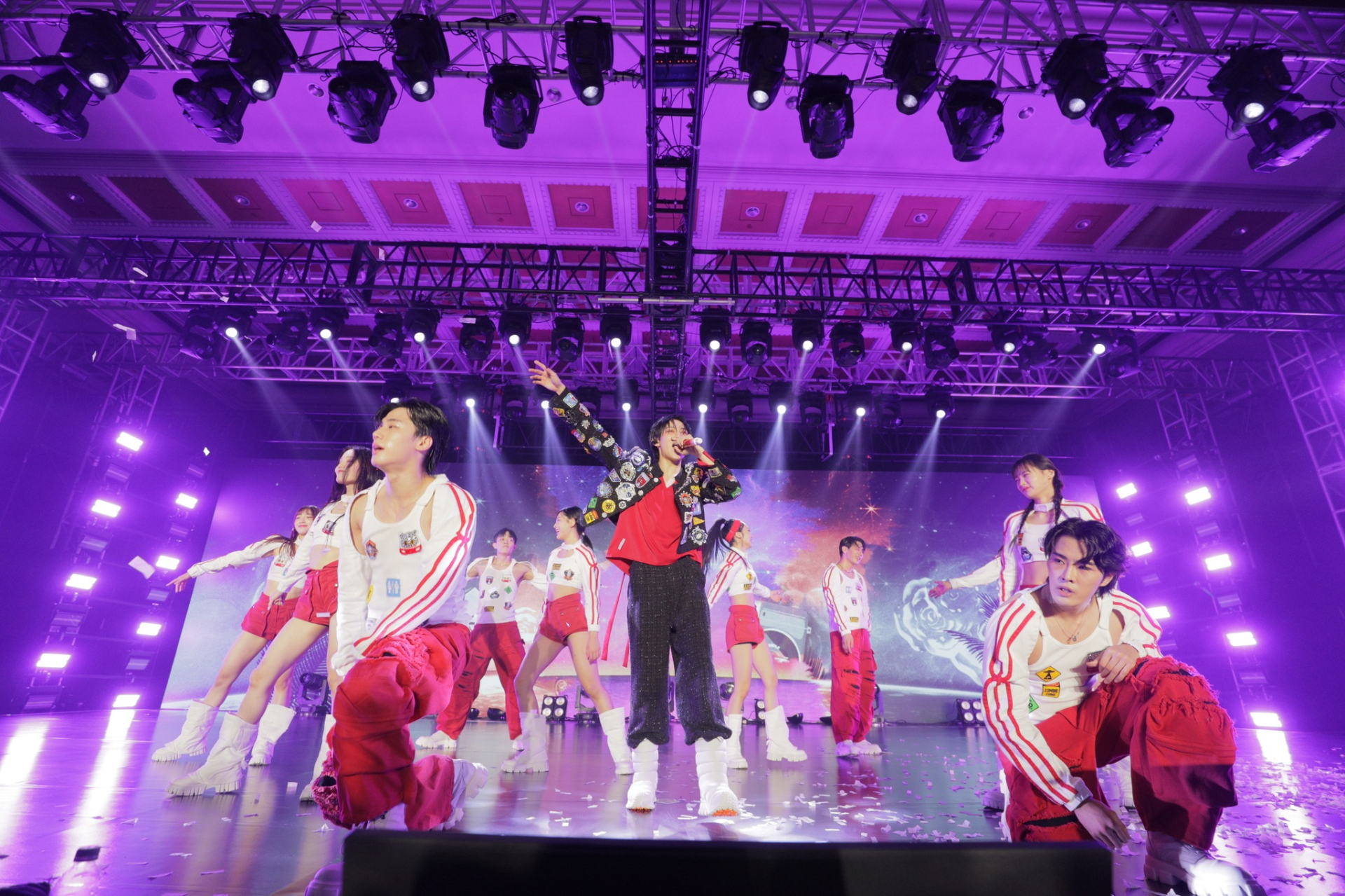 BamBam “thả thính” hát tặng fans Việt ca khúc Có hẹn với thanh xuân ở concert tại TP.HCM - ảnh 5