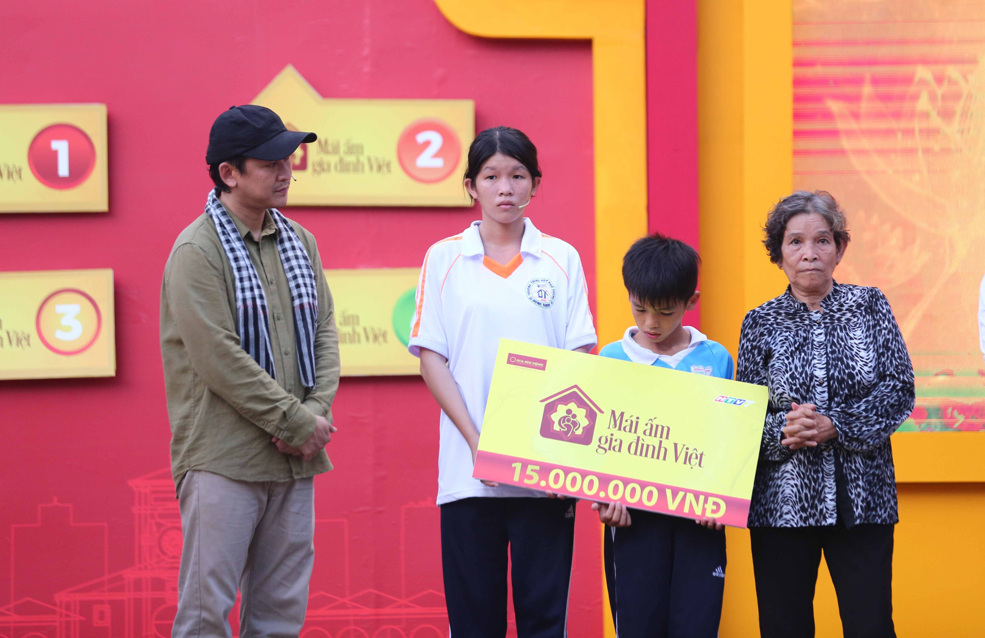 Diễn viên Hứa Vĩ Văn và ca sĩ Tố My góp sức mang về giải thưởng 85 triệu cho trẻ em mồ côi - ảnh 3