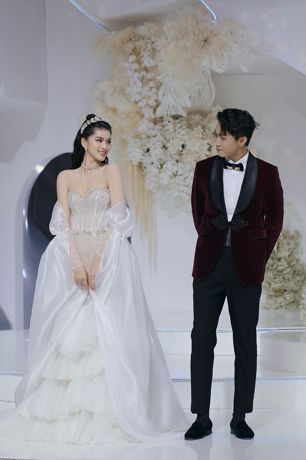 Á hậu Hương Ly tổ chức đám cưới tại sàn diễn thời trang - ảnh 7