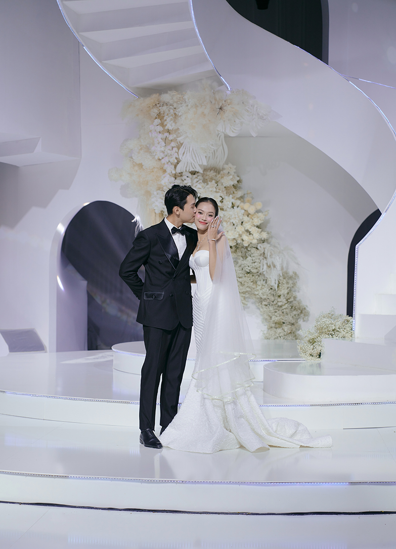 Á hậu Hương Ly tổ chức đám cưới tại sàn diễn thời trang - ảnh 8