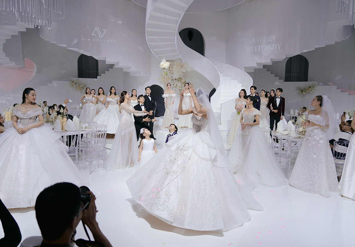 Á hậu Hương Ly tổ chức đám cưới tại sàn diễn thời trang - ảnh 4