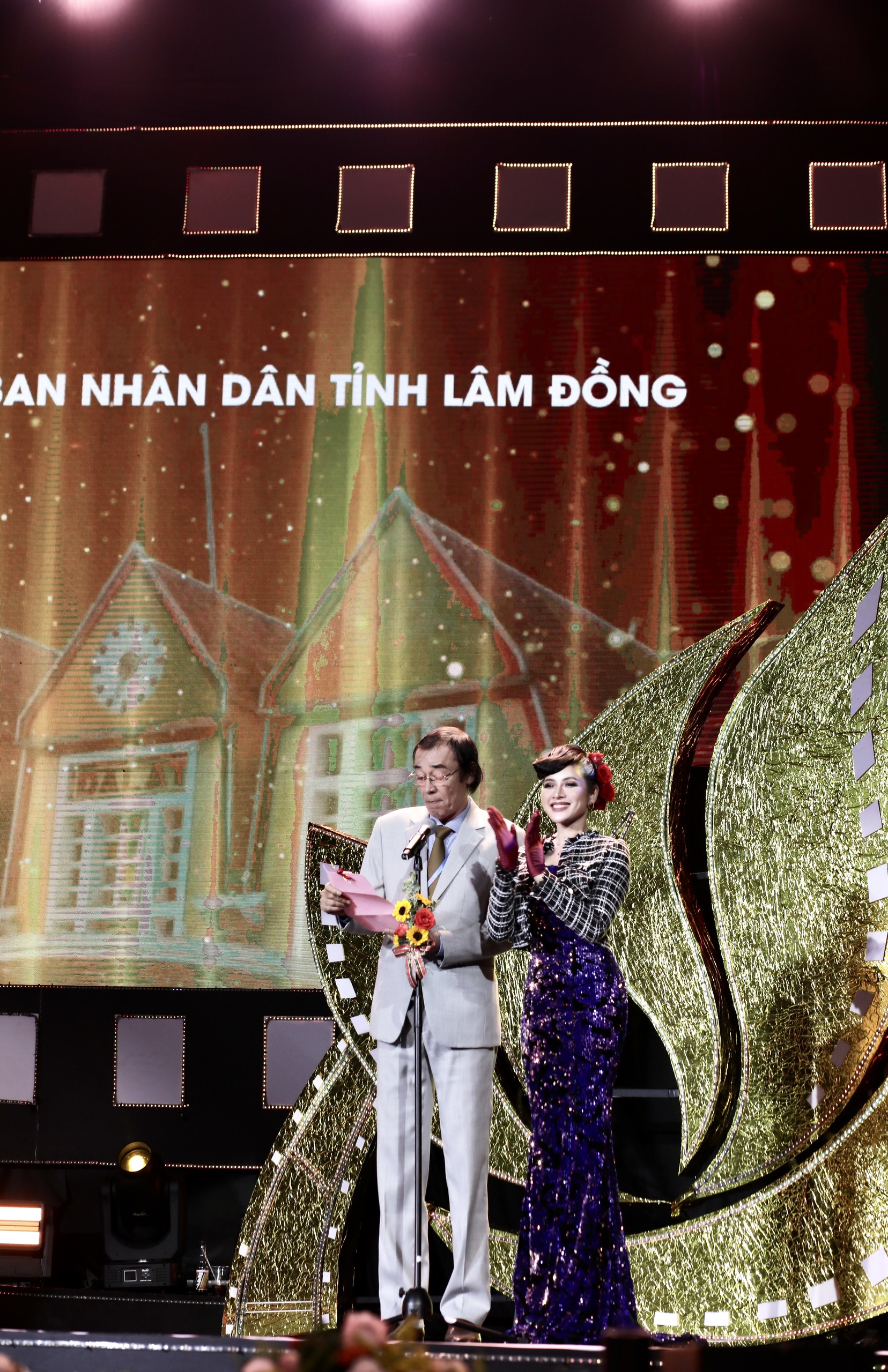 Thái Nhã Vân đọ sắc cùng dàn mỹ nhân Việt tại Liên hoan phim Việt Nam - ảnh 3