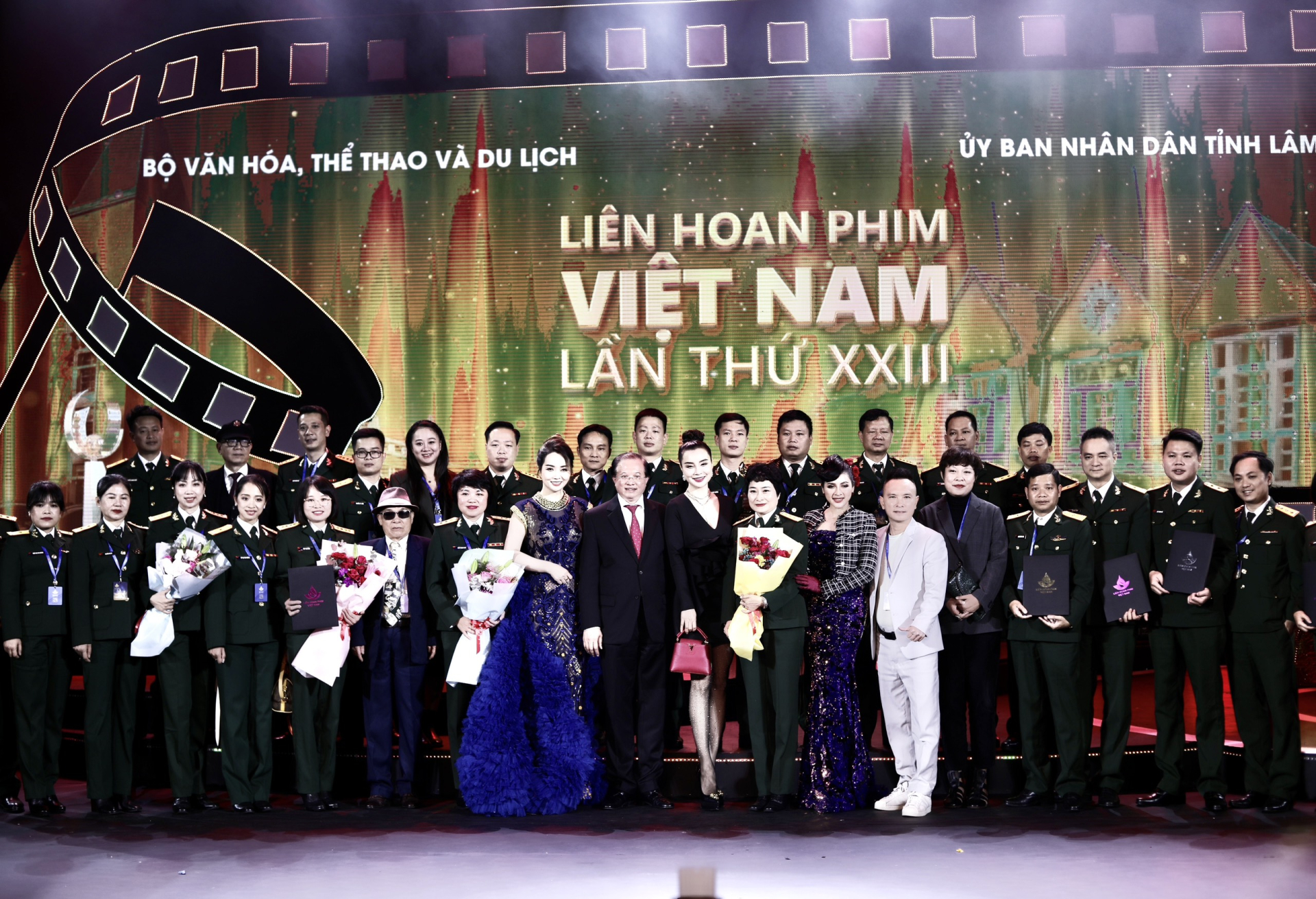 Thái Nhã Vân đọ sắc cùng dàn mỹ nhân Việt tại Liên hoan phim Việt Nam - ảnh 5