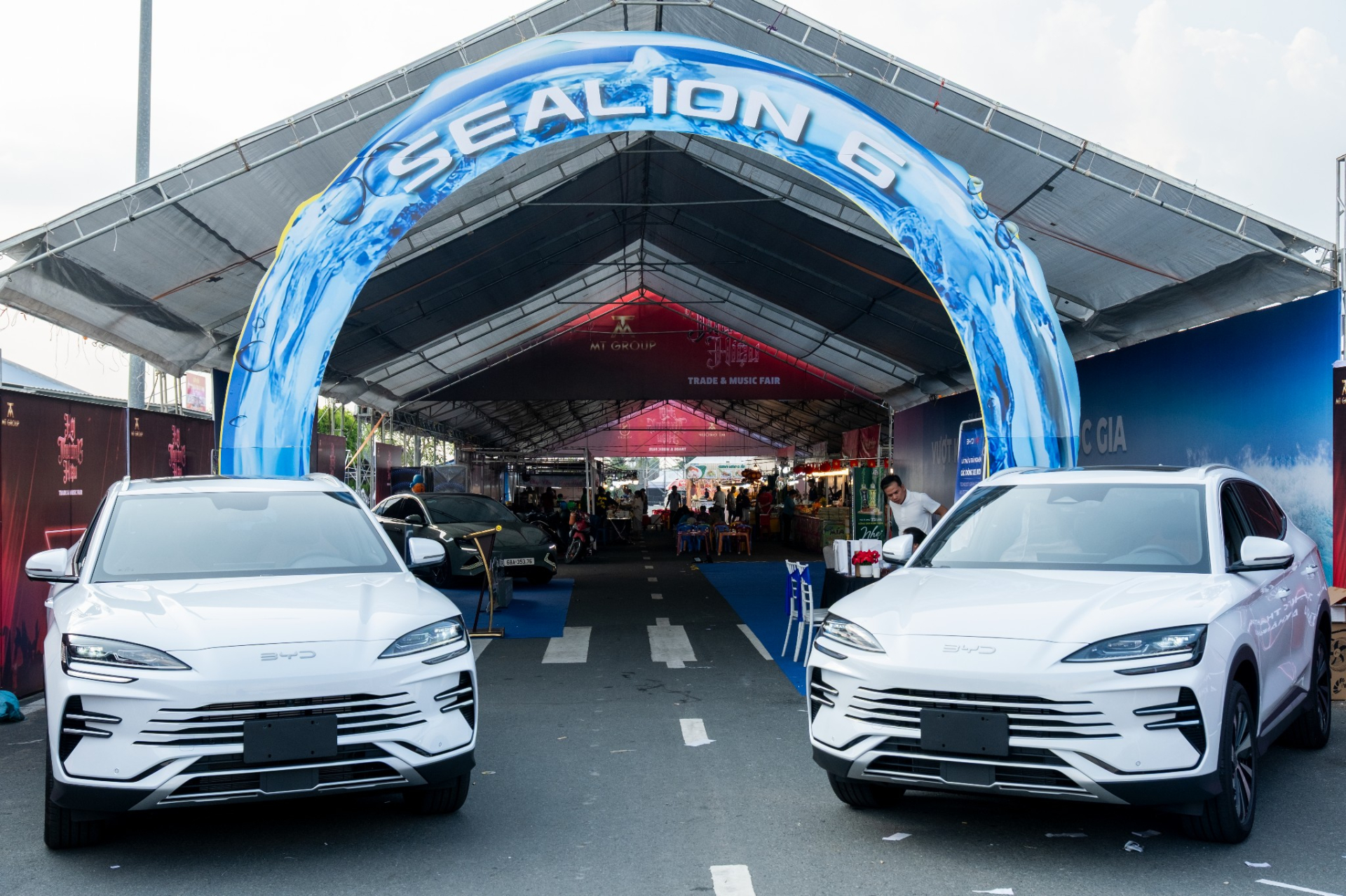 Hồ Quang Hiếu khuấy động sự kiện ra mắt BYD Sealion 6 tại BYD An Giang - ảnh 1