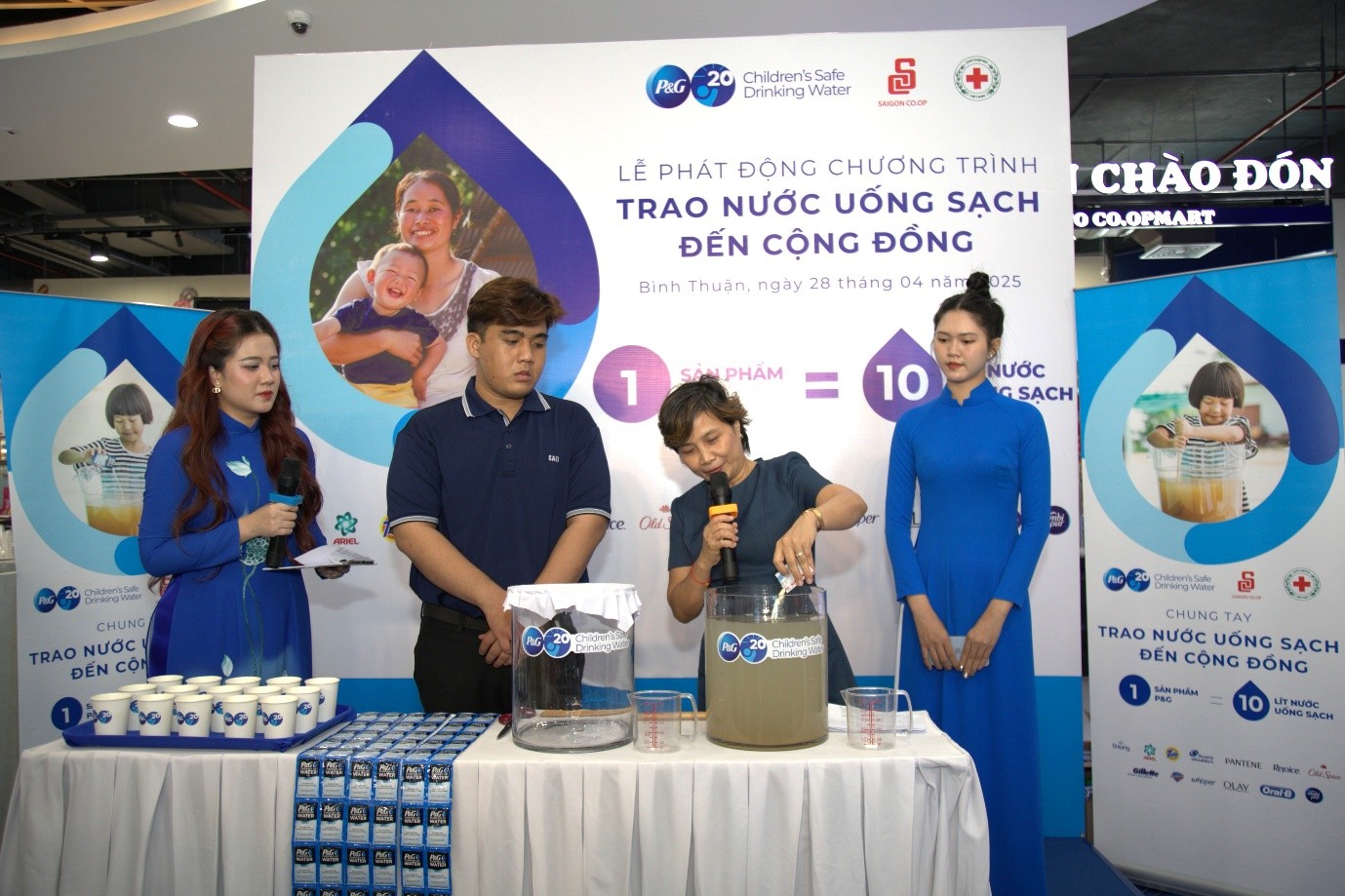 P&G Việt Nam cùng Saigon Co.op trao 3 triệu lít nước uống sạch đến cộng đồng - ảnh 3