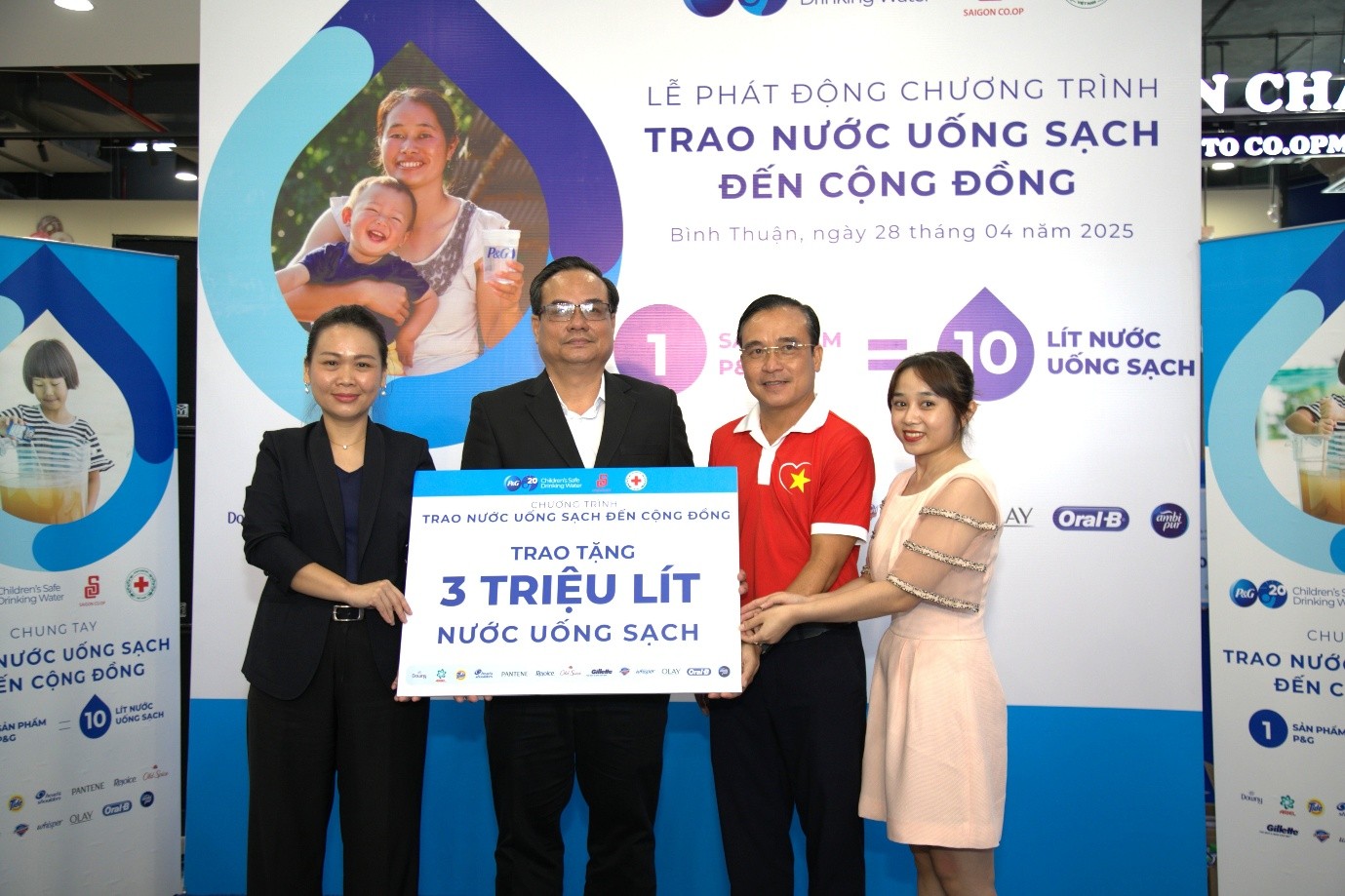 P&G Việt Nam cùng Saigon Co.op trao 3 triệu lít nước uống sạch đến cộng đồng - ảnh 2