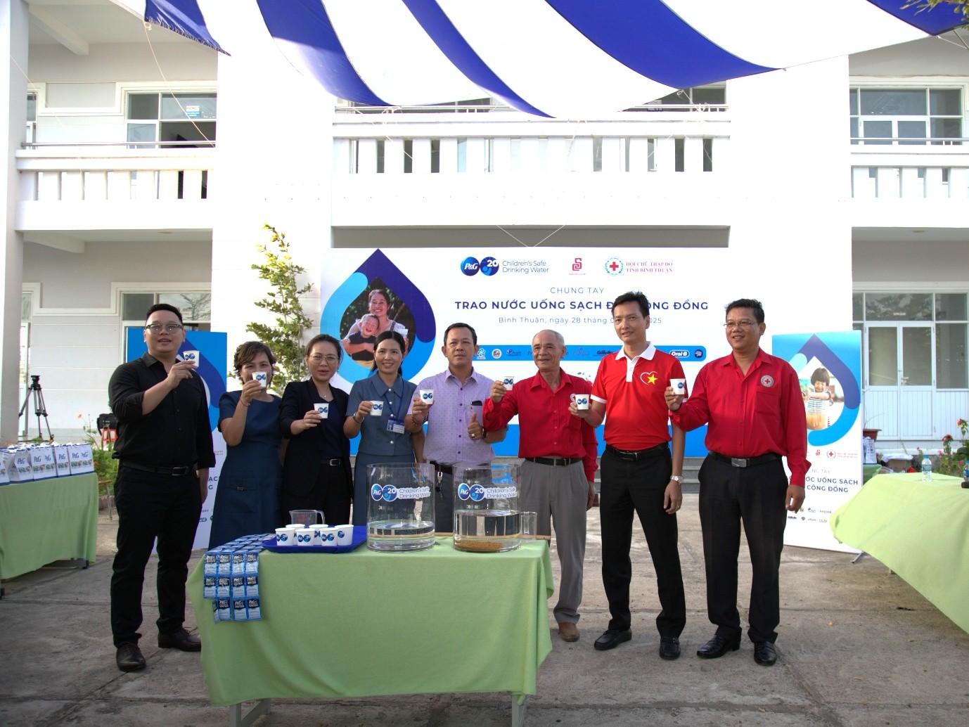 P&G Việt Nam cùng Saigon Co.op trao 3 triệu lít nước uống sạch đến cộng đồng - ảnh 1