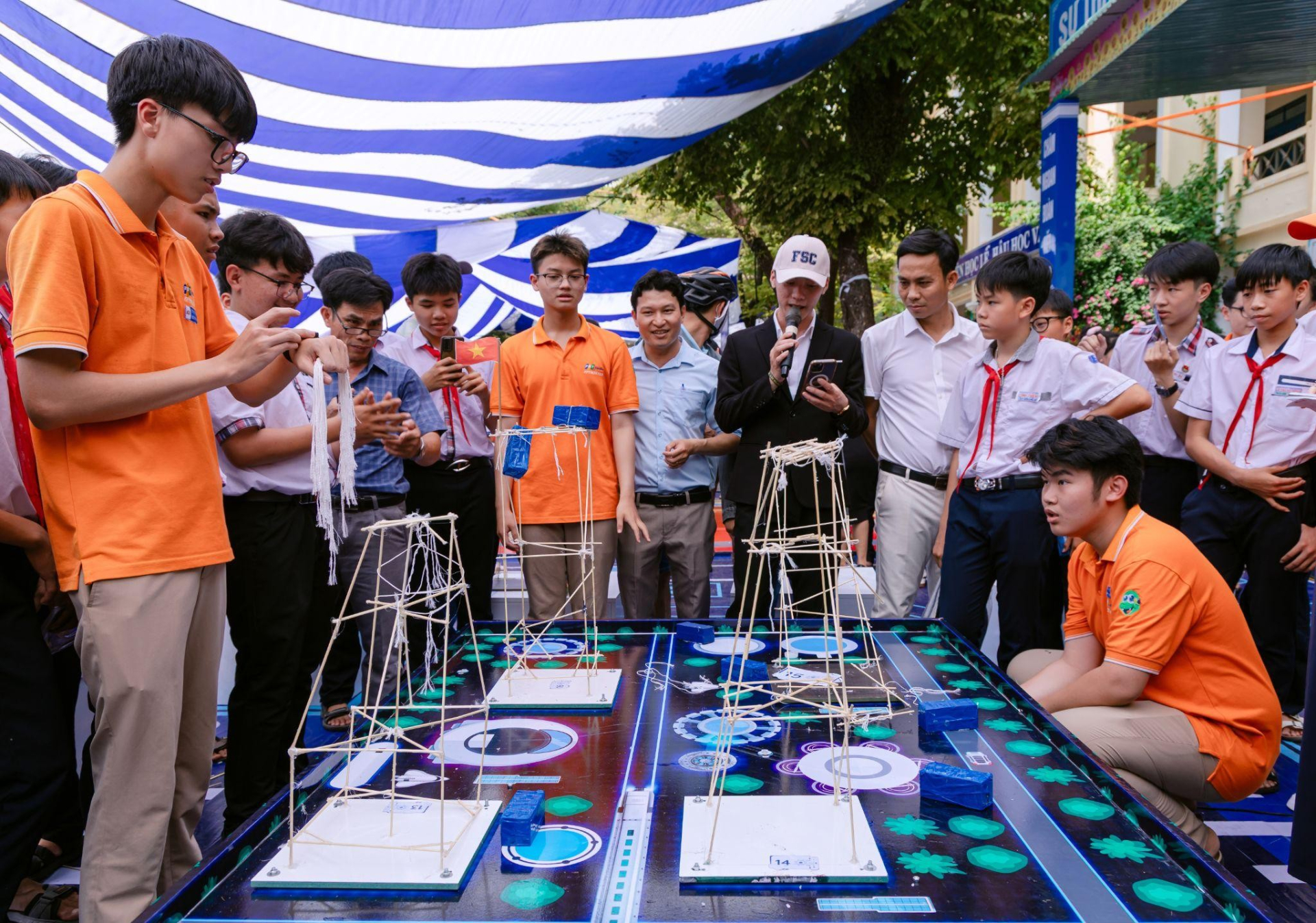 Ngày Hội Stem Quảng Ngãi 2025: Trường THPT FPT Đà Nẵng Hơn 5.000 Học Sinh, Giáo Viên, Tạo Nền Tảng Cho Tương Lai Bền Vững - ảnh 2