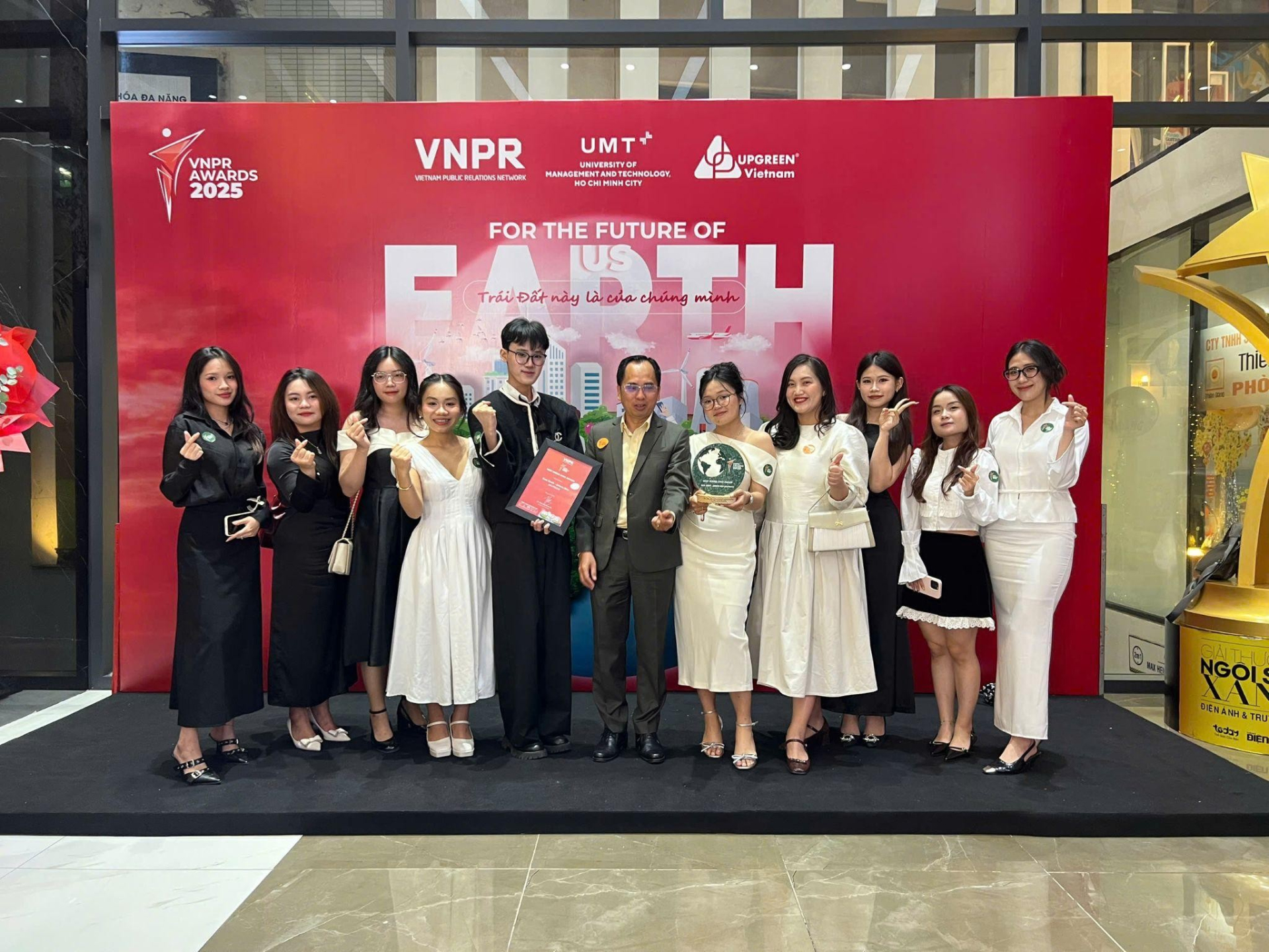Dự án Mentoring Eco Green Project của sinh viên Quan hệ công chúng HUTECH được vinh danh tại VNPR Awards 2025 - ảnh 3