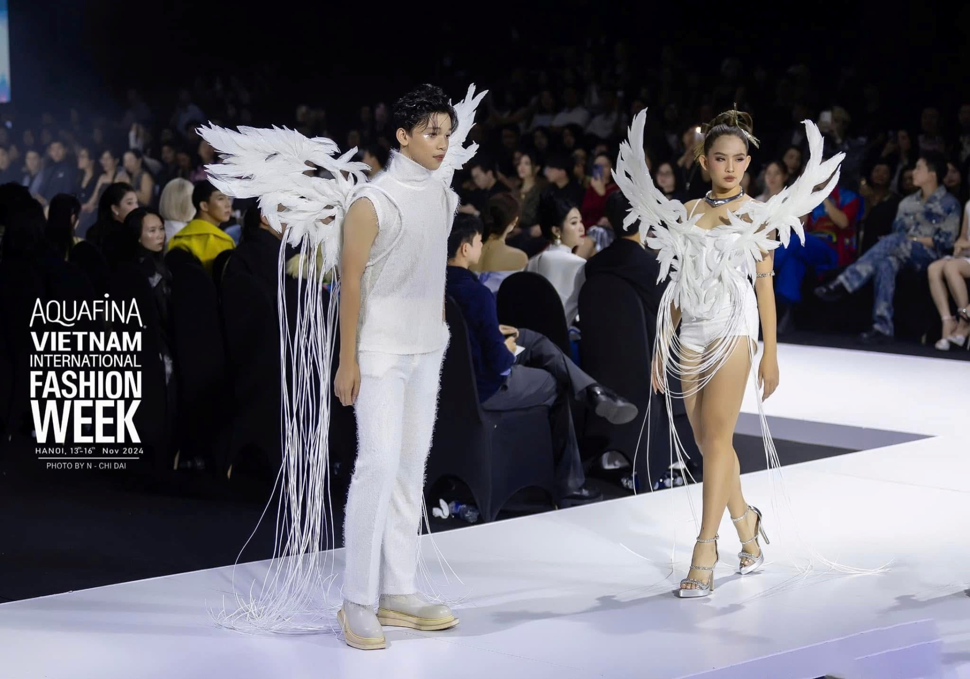 Trần Bảo Châu & Cao Hữu Nhật: Bản giao hưởng tuổi trẻ trên sàn runway - ảnh 5