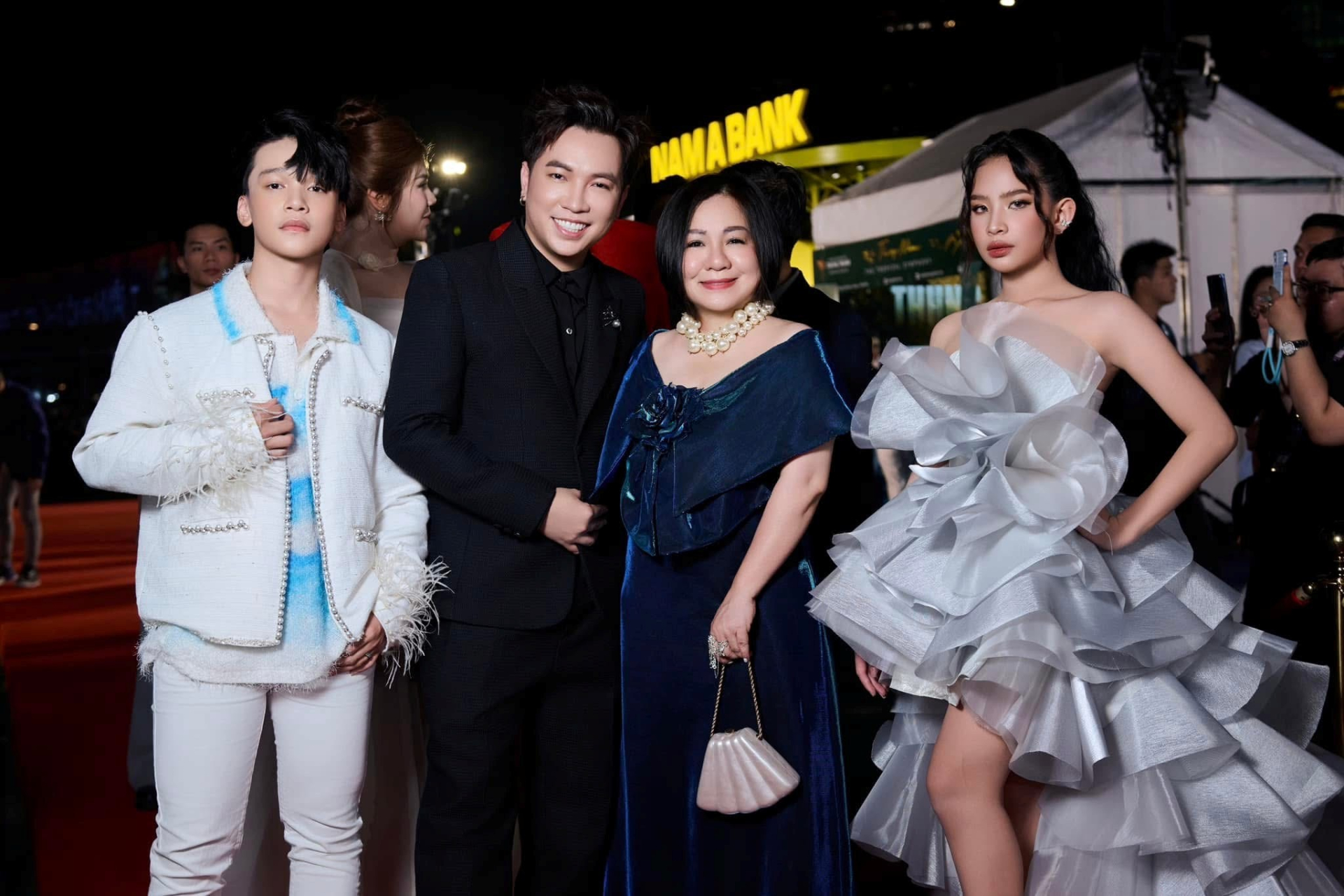 Trần Bảo Châu & Cao Hữu Nhật: Bản giao hưởng tuổi trẻ trên sàn runway - ảnh 4