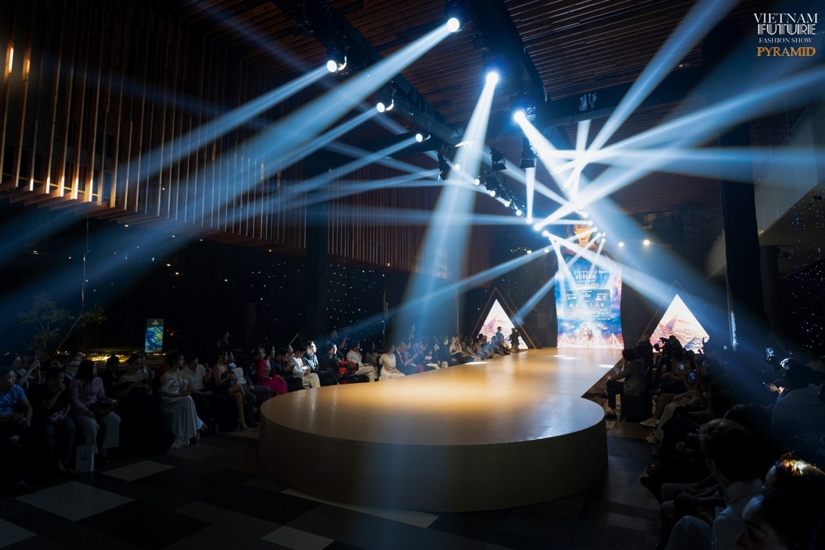 Vietnam Future Fashion Show Season 3 'PYRAMID': Dấu Ấn Rực Rỡ, Nâng Tầm Thời Trang Việt - ảnh 6