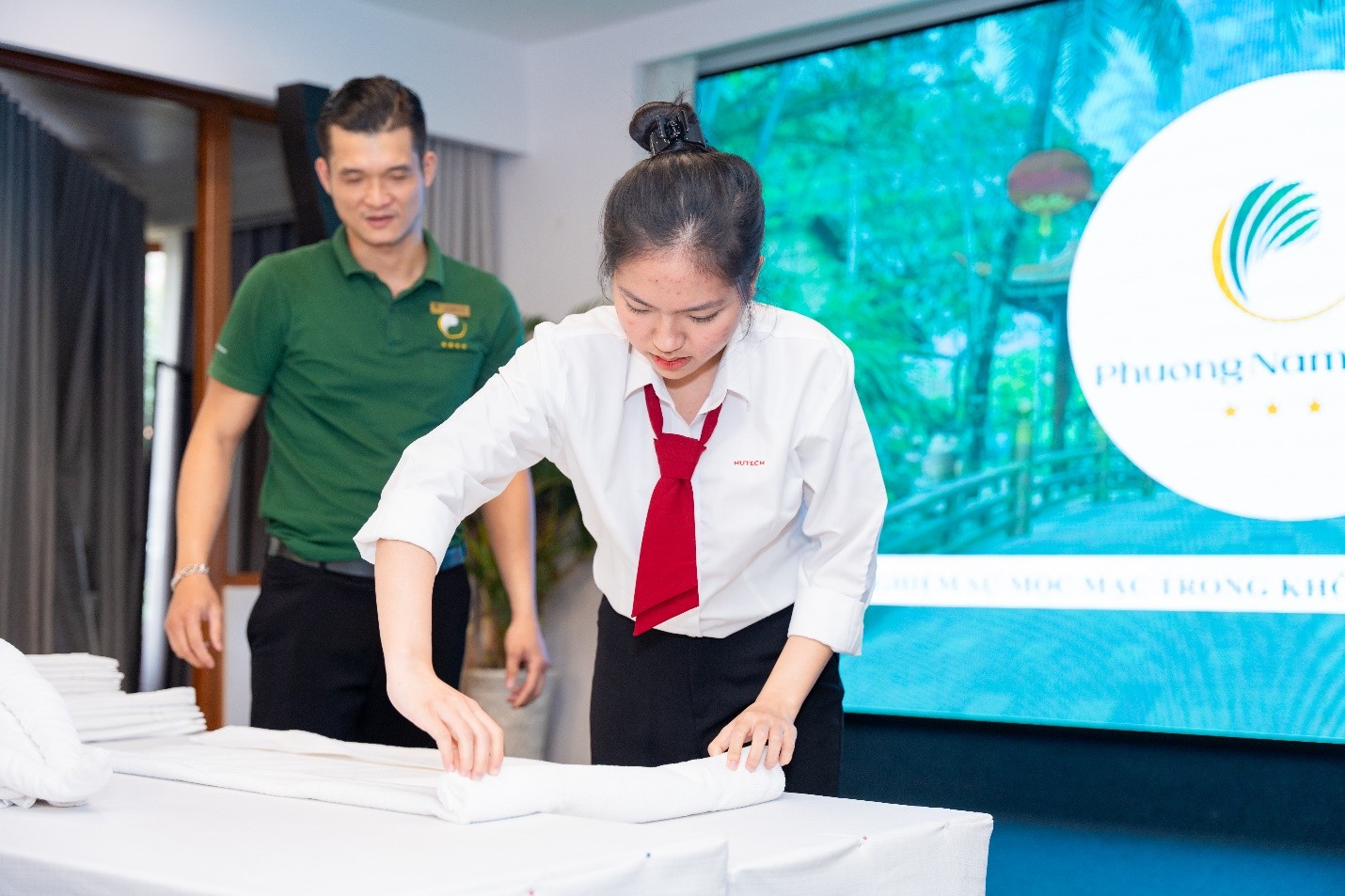 Sinh viên Quản trị khách sạn HUTECH: Học từ trải nghiệm thật - Bứt phá trong môi trường 5 sao - ảnh 5
