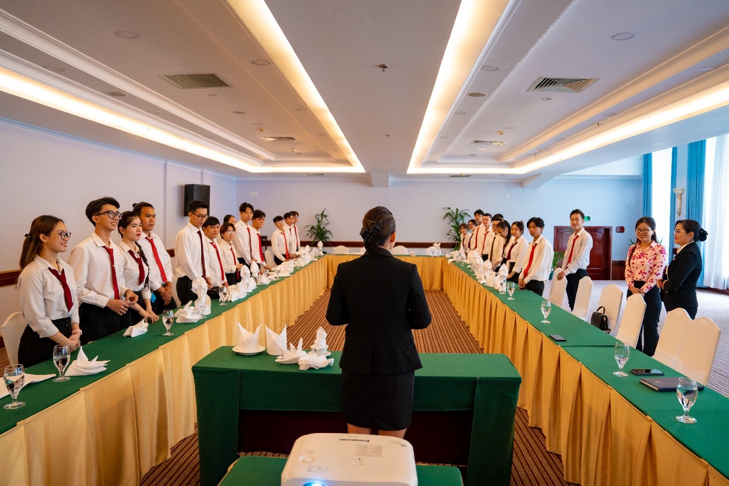 Sinh viên Quản trị khách sạn HUTECH: Học từ trải nghiệm thật - Bứt phá trong môi trường 5 sao - ảnh 4