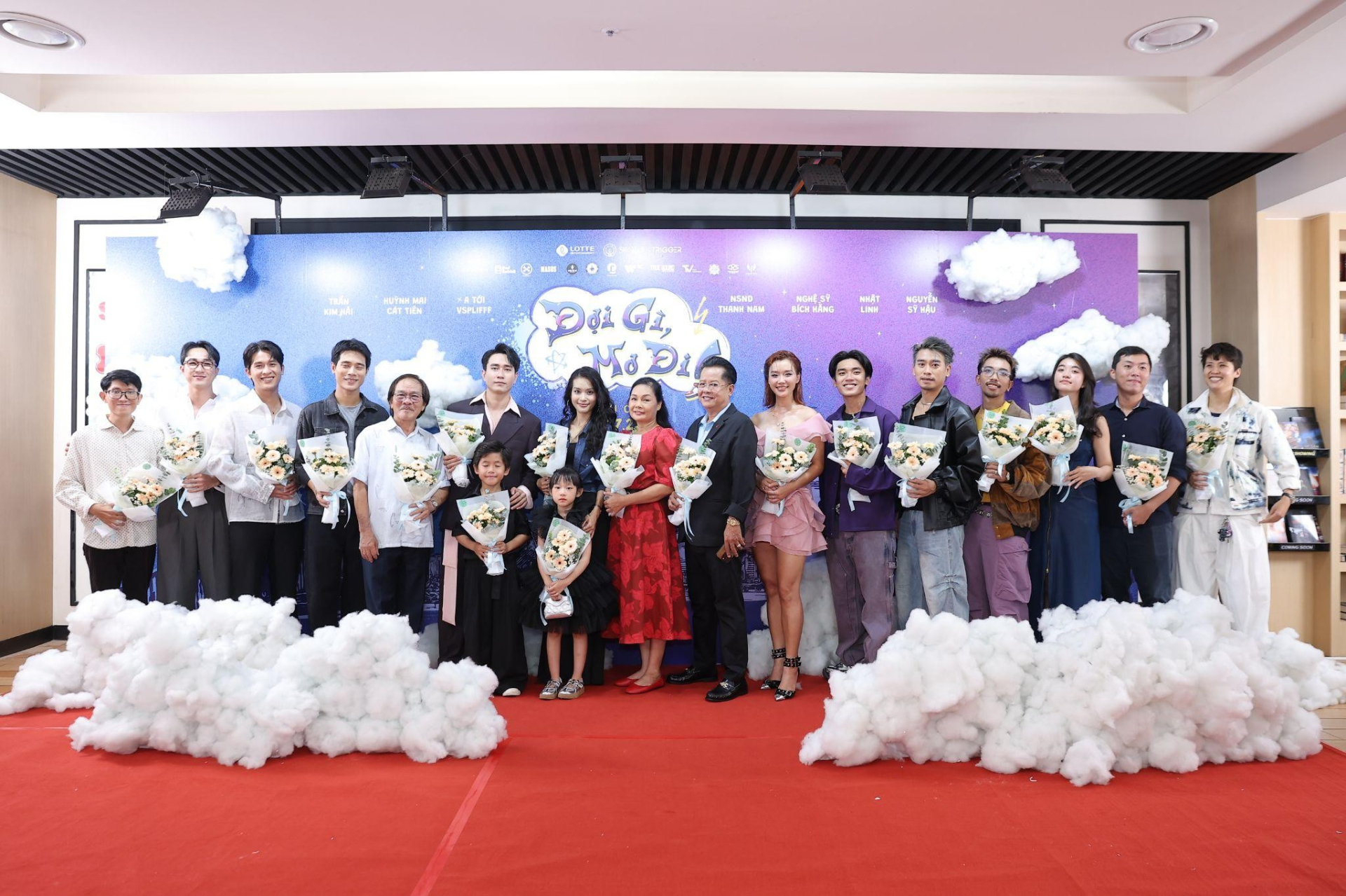 Phim Việt mới ra rạp “tốn nước mắt” khán giả vì cười nhiều mà khóc cũng không ít, dàn cast “vừa lạ vừa quen” - ảnh 1