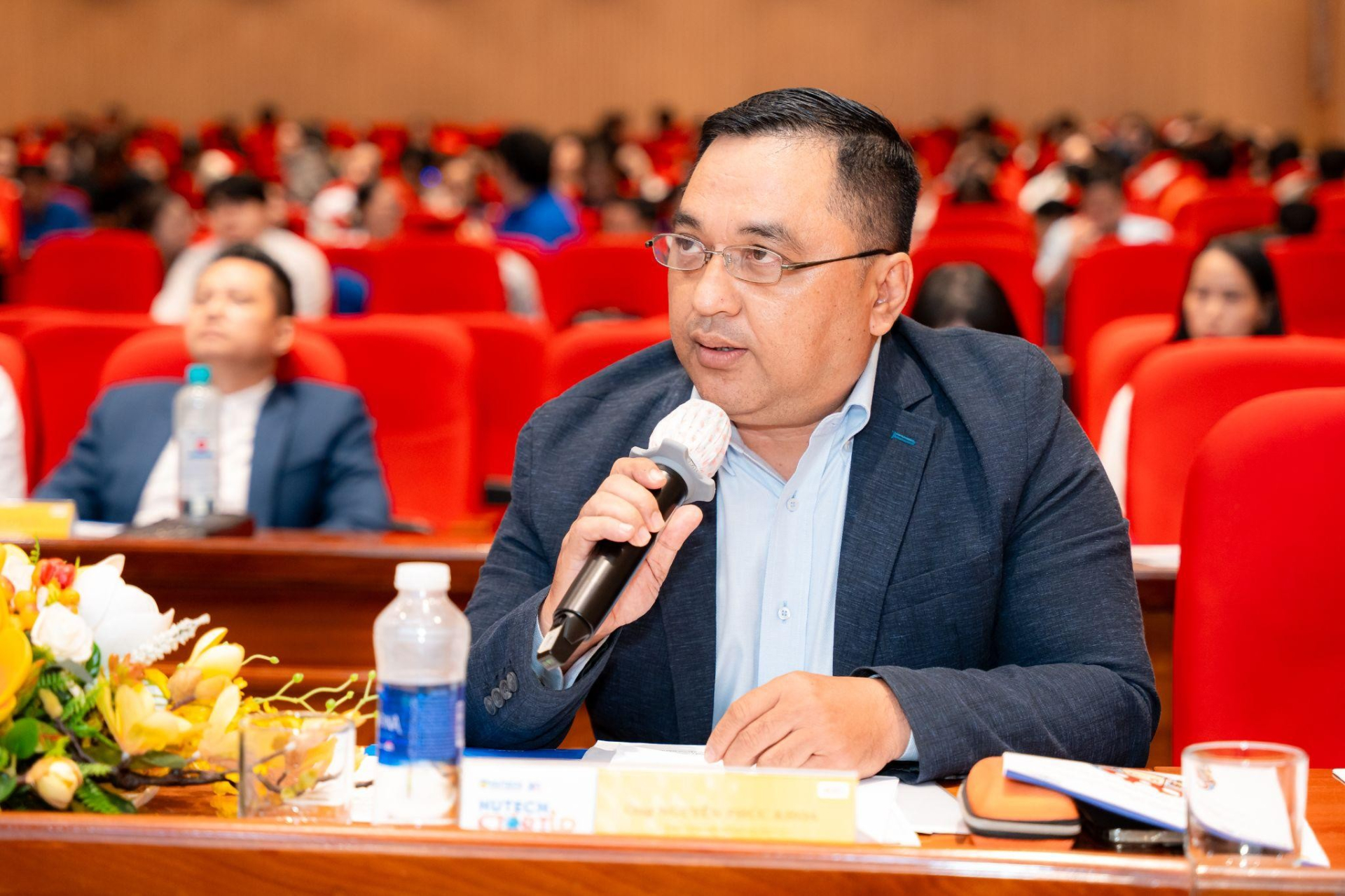 Khởi nghiệp với trà sữa thảo mộc viên nén, nam sinh lên ngôi Quán quân HUTECH Startup Wings 2025 - ảnh 4