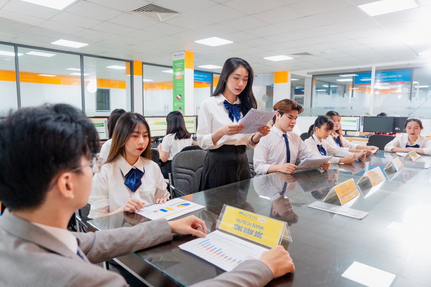 Sinh viên Tài chính - Ngân hàng HUTECH: Học để làm chủ cuộc chơi tài chính - ảnh 2