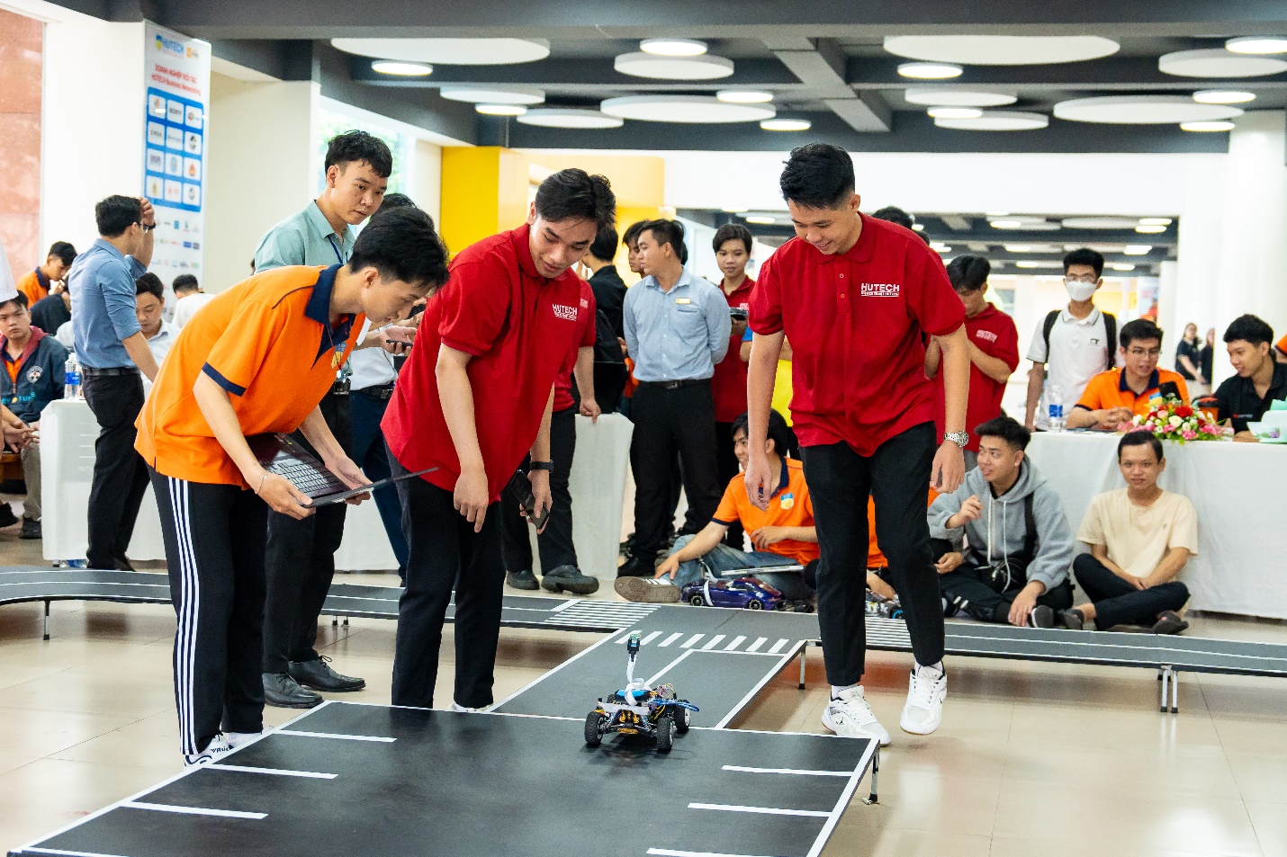 Ngoại khóa chất - Kỹ năng đỉnh: Gen Z HUTECH tự tin bứt phá - ảnh 2