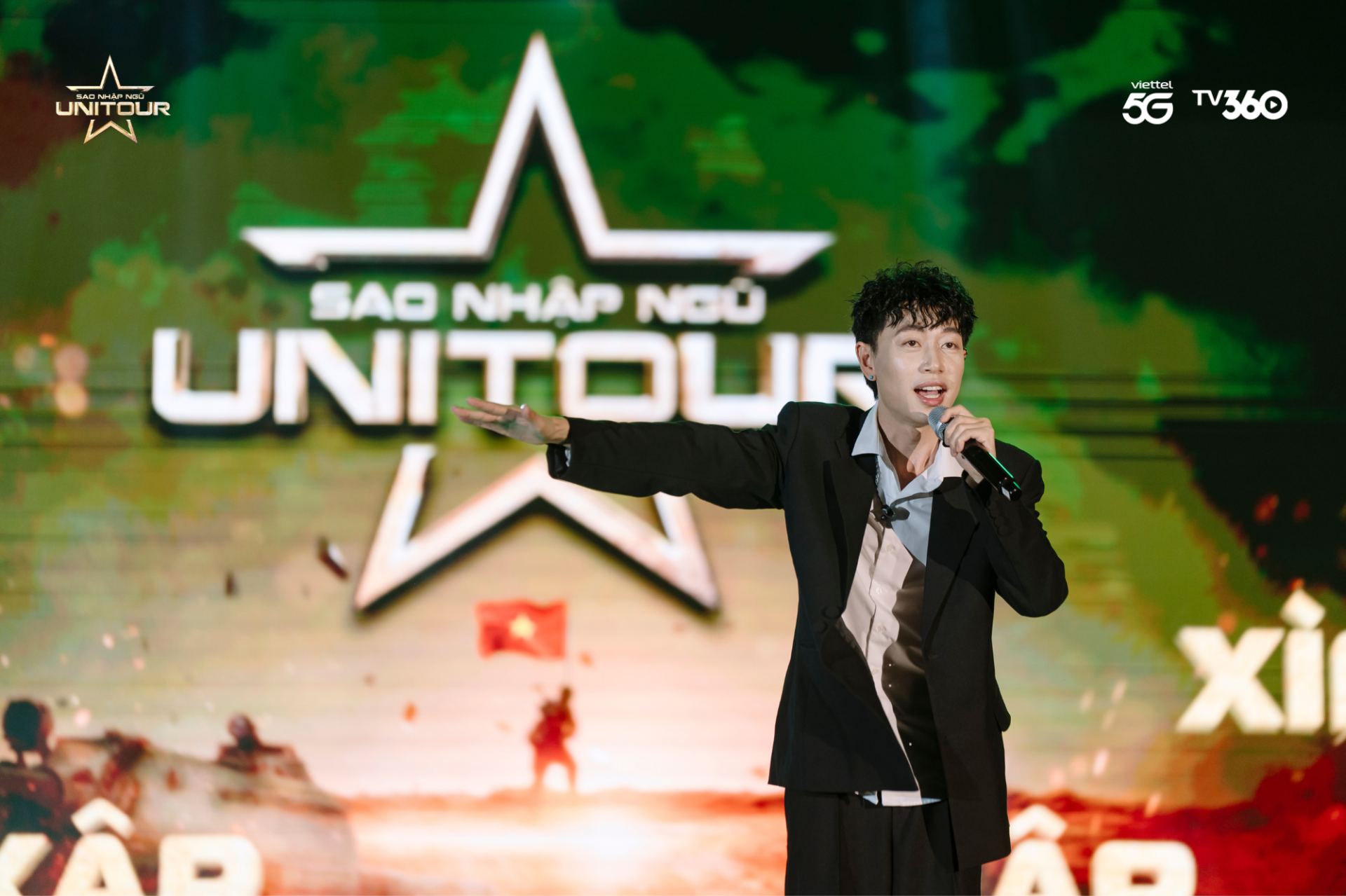 Double2T xuất hiện khác lạ tại Sao Nhập Ngũ Unitour - ảnh 2