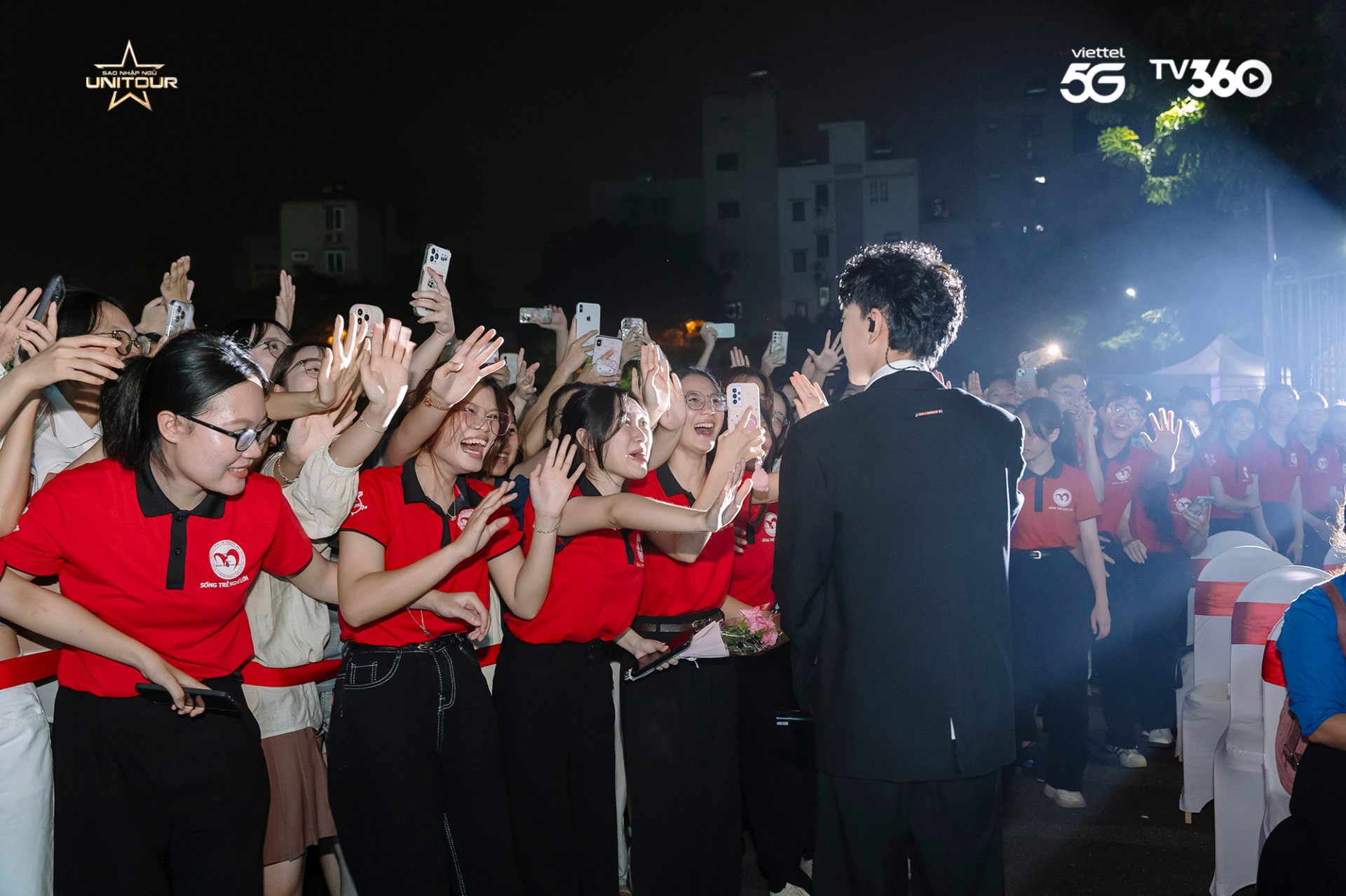 Double2T xuất hiện khác lạ tại Sao Nhập Ngũ Unitour - ảnh 3