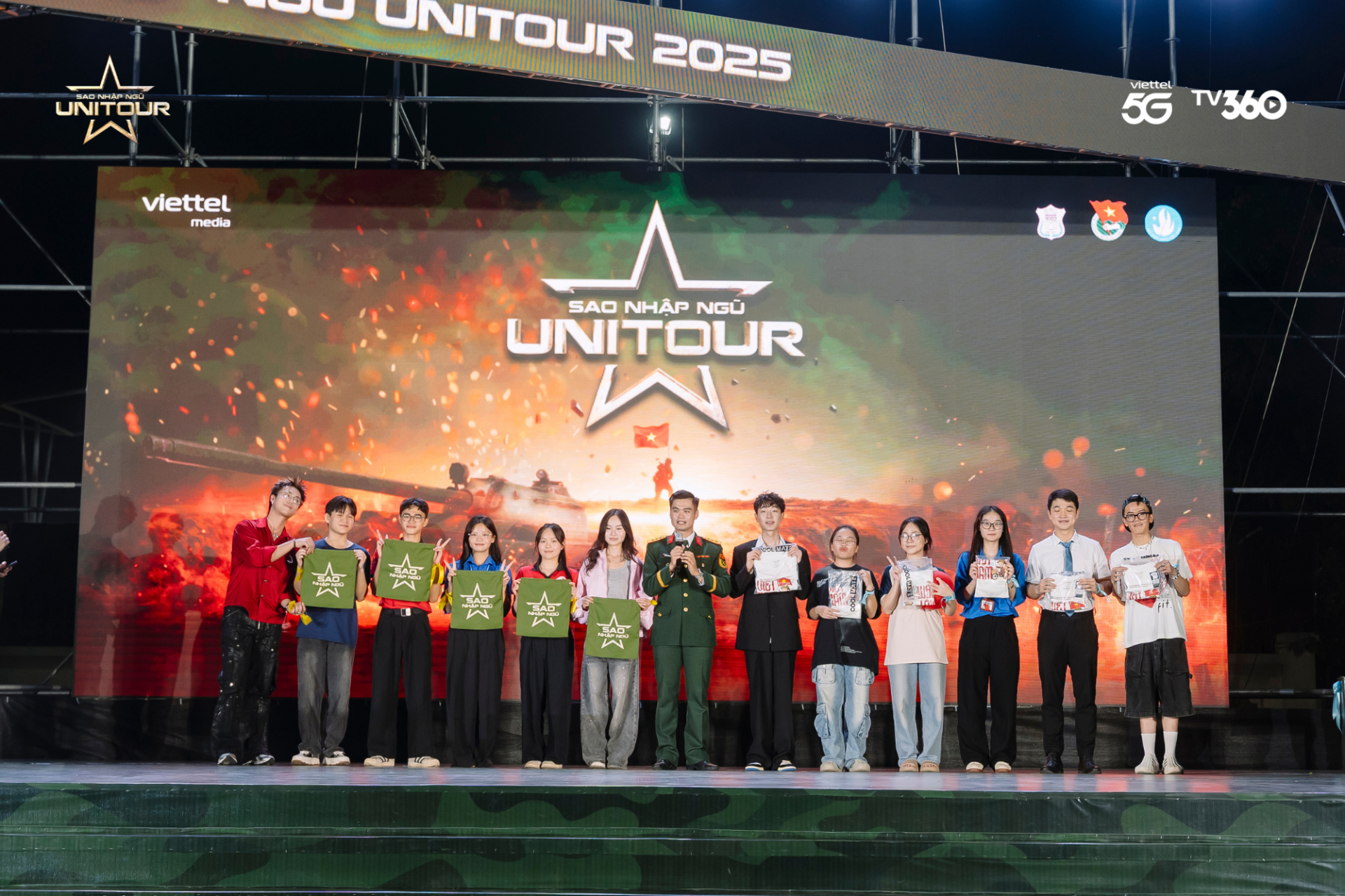 Double2T xuất hiện khác lạ tại Sao Nhập Ngũ Unitour - ảnh 4