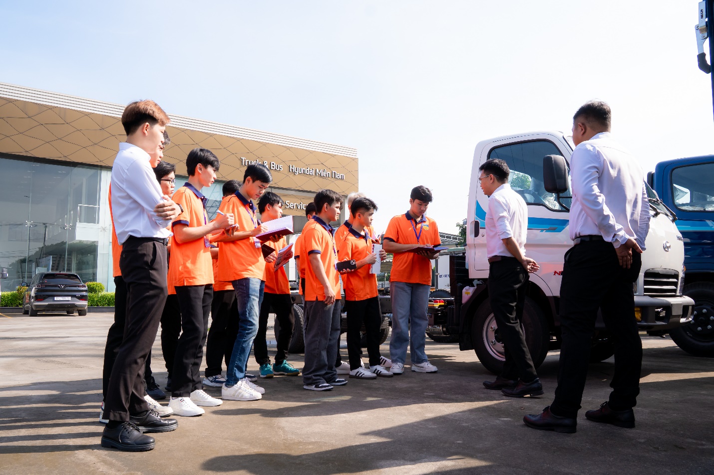 Từ đam mê đến sản phẩm: cùng HUTECH tạo nên chiếc ô tô của bạn - ảnh 2