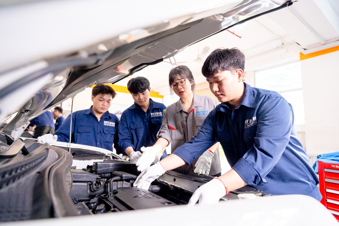 Từ đam mê đến sản phẩm: cùng HUTECH tạo nên chiếc ô tô của bạn - ảnh 1