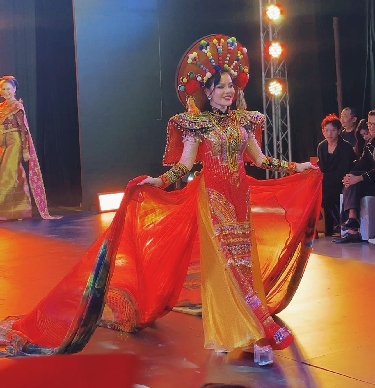 Thi đấu trên đất Thái, nữ doanh nhân Việt vào top 3 Mrs Friendship International 2025 - ảnh 2