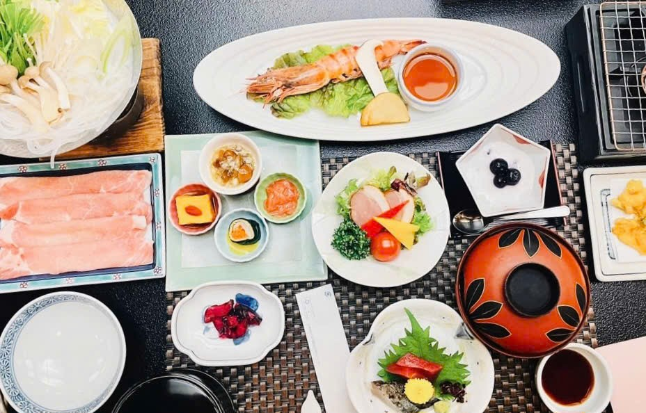 Chưa tới 30 triệu đồng, ngắm trọn mùa hoa anh đào Nhật Bản 2026 - ảnh 4