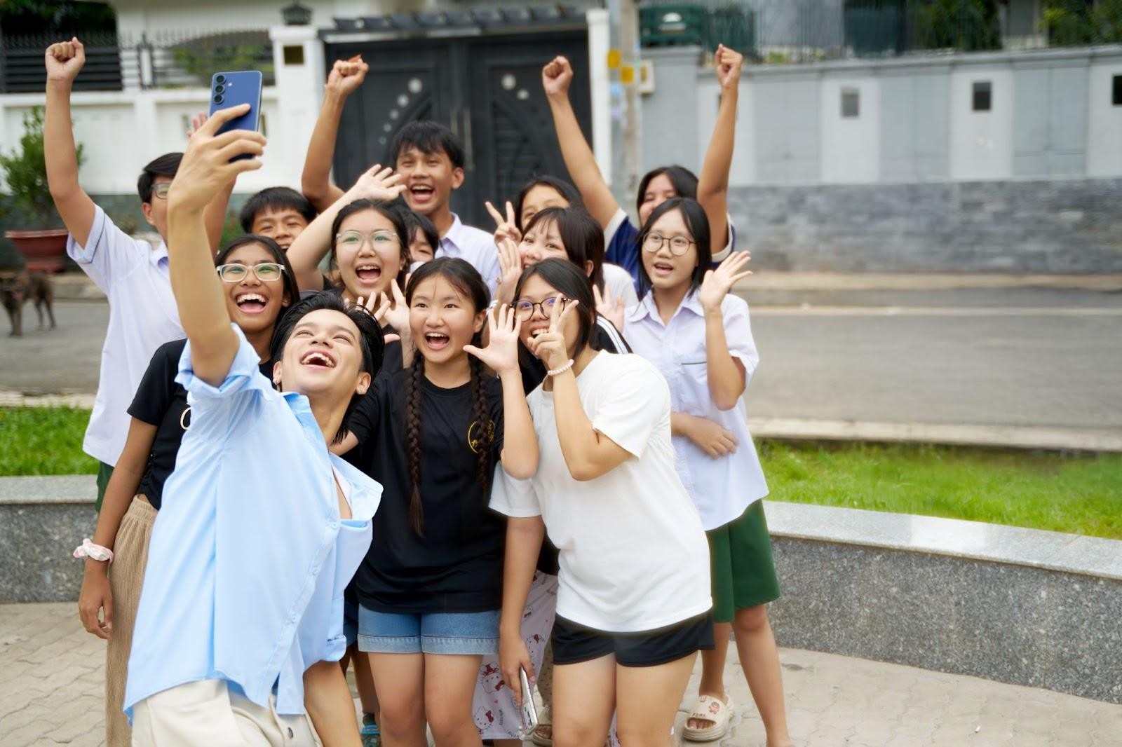 'Đủ nước hoa sẽ nở' - Người trẻ tự tạo môi trường để phát triển nhờ sự hỗ trợ của AI - ảnh 3
