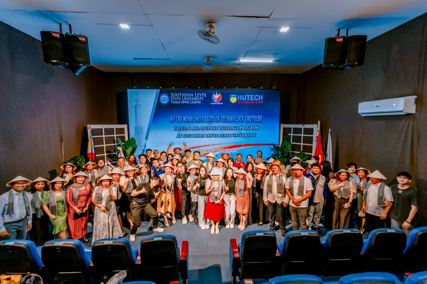 Đi học mà như “check-in” bản đồ thế giới: Gen Z đang hội nhập theo cách rất riêng - ảnh 2