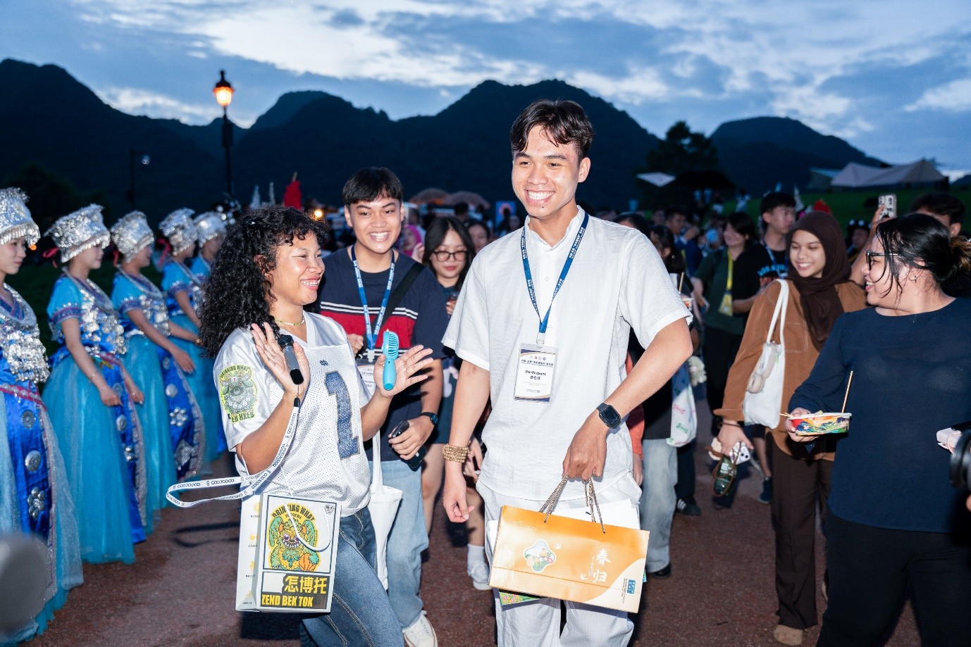 Đi học mà như “check-in” bản đồ thế giới: Gen Z đang hội nhập theo cách rất riêng - ảnh 3