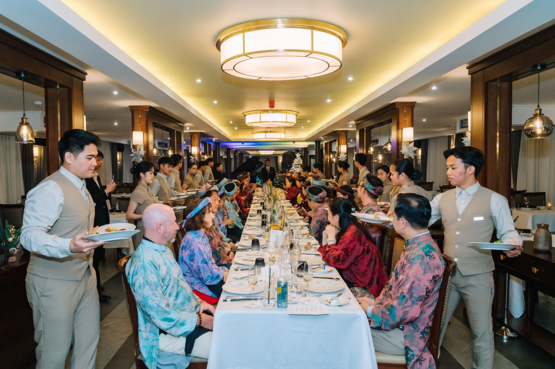 Nghỉ Tết không lo toan: Khi du thuyền là 'ngôi nhà di động' cho gia đình nhiều thế hệ - ảnh 4