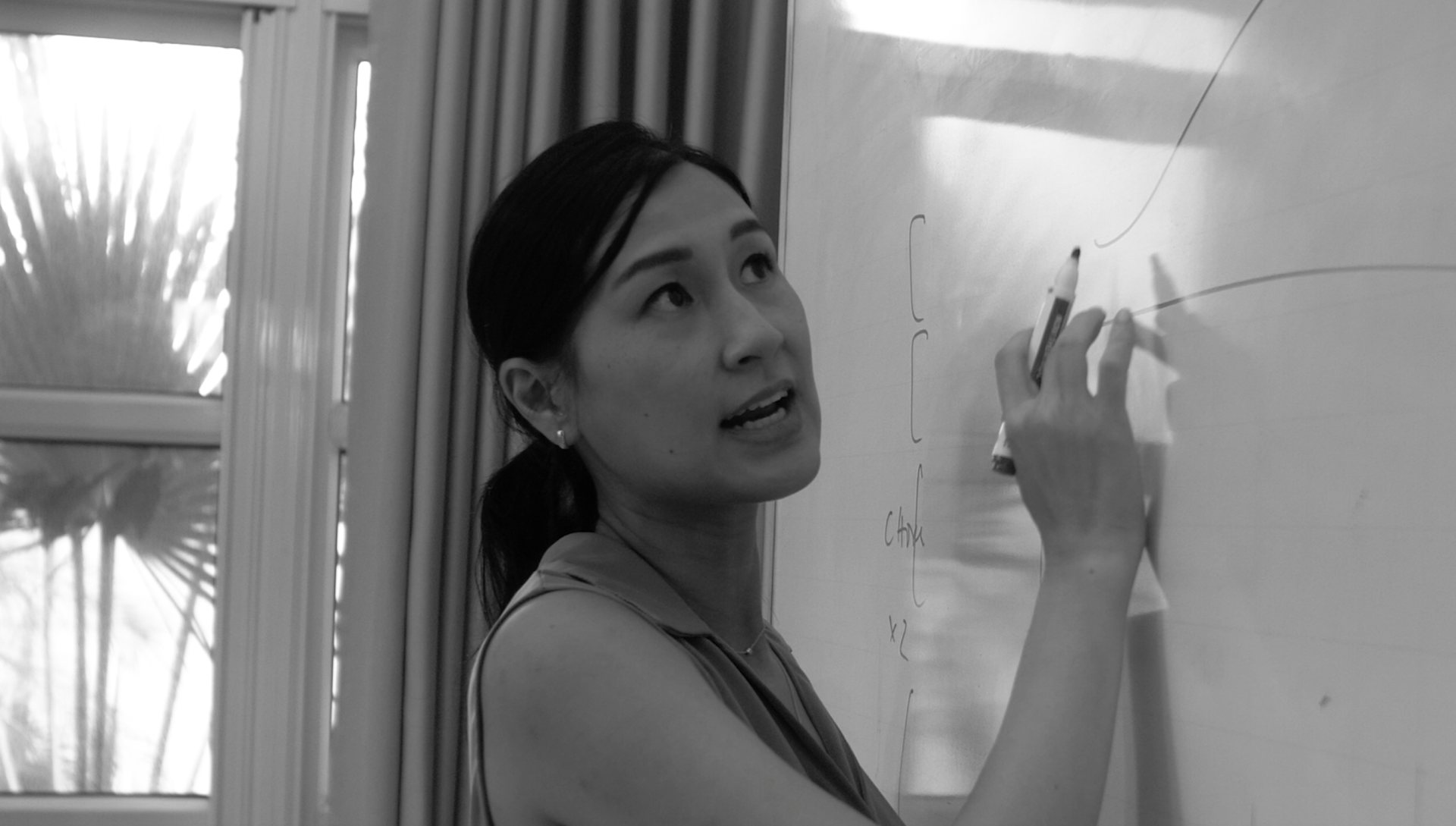 Kathy Uyên bất ngờ xuất hiện, đóng vai trò gì trong MV debut của MONO? - ảnh 1