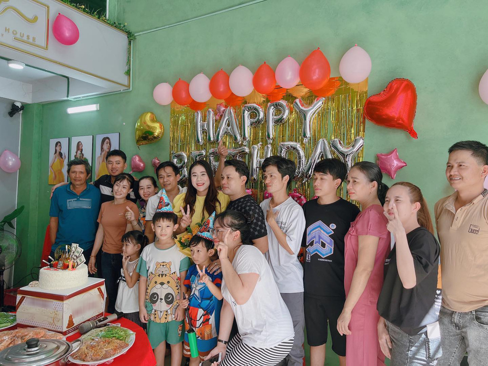 Baifern Pimchanok tổ chức tiệc sinh nhật sớm cho Nine Naphat