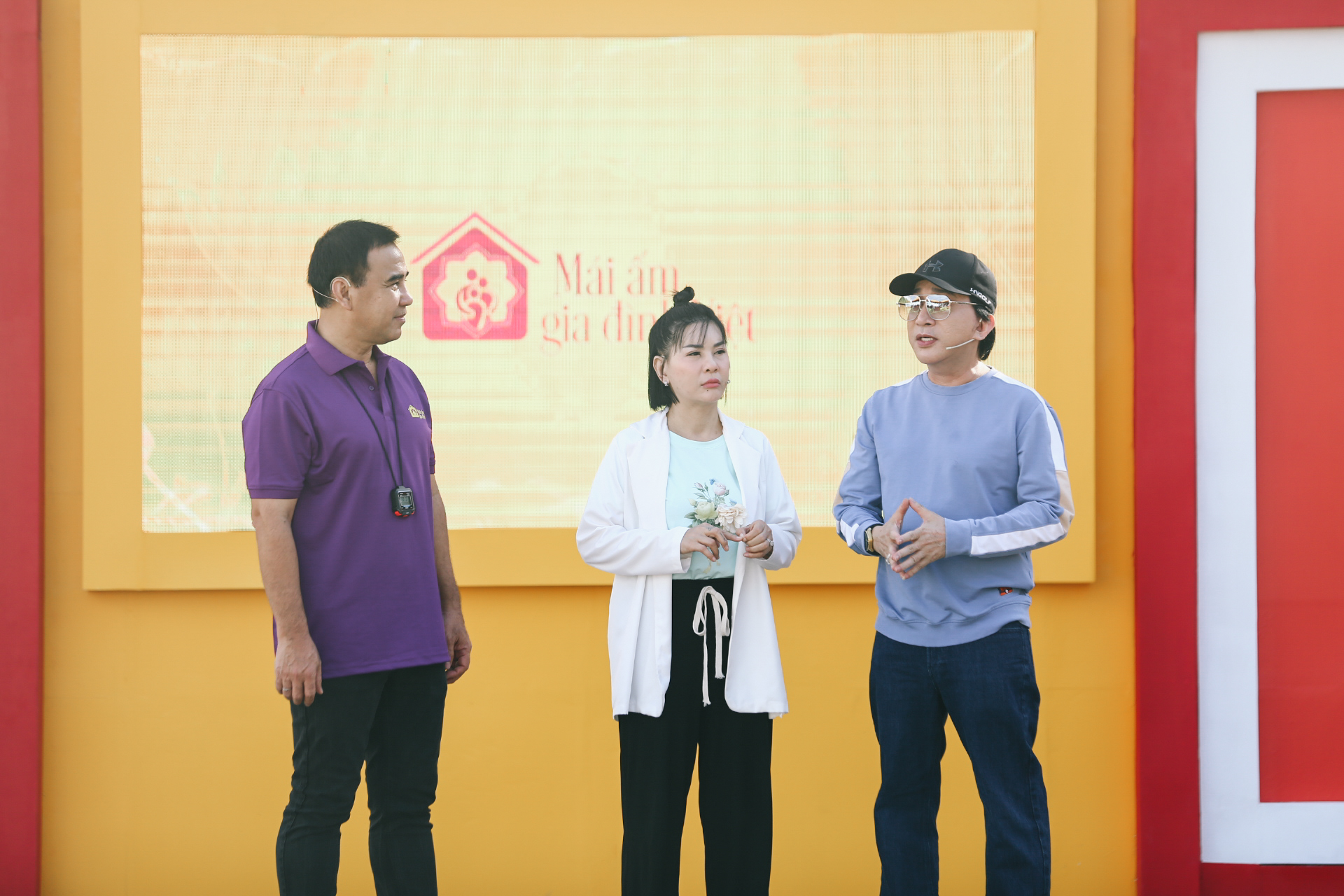 Mái ấm gia đình Việt: Kim Tử Long, Cát Phượng ấm lòng khi giúp trẻ mồ côi mang về 90 triệu tiền thưởng - ảnh 1