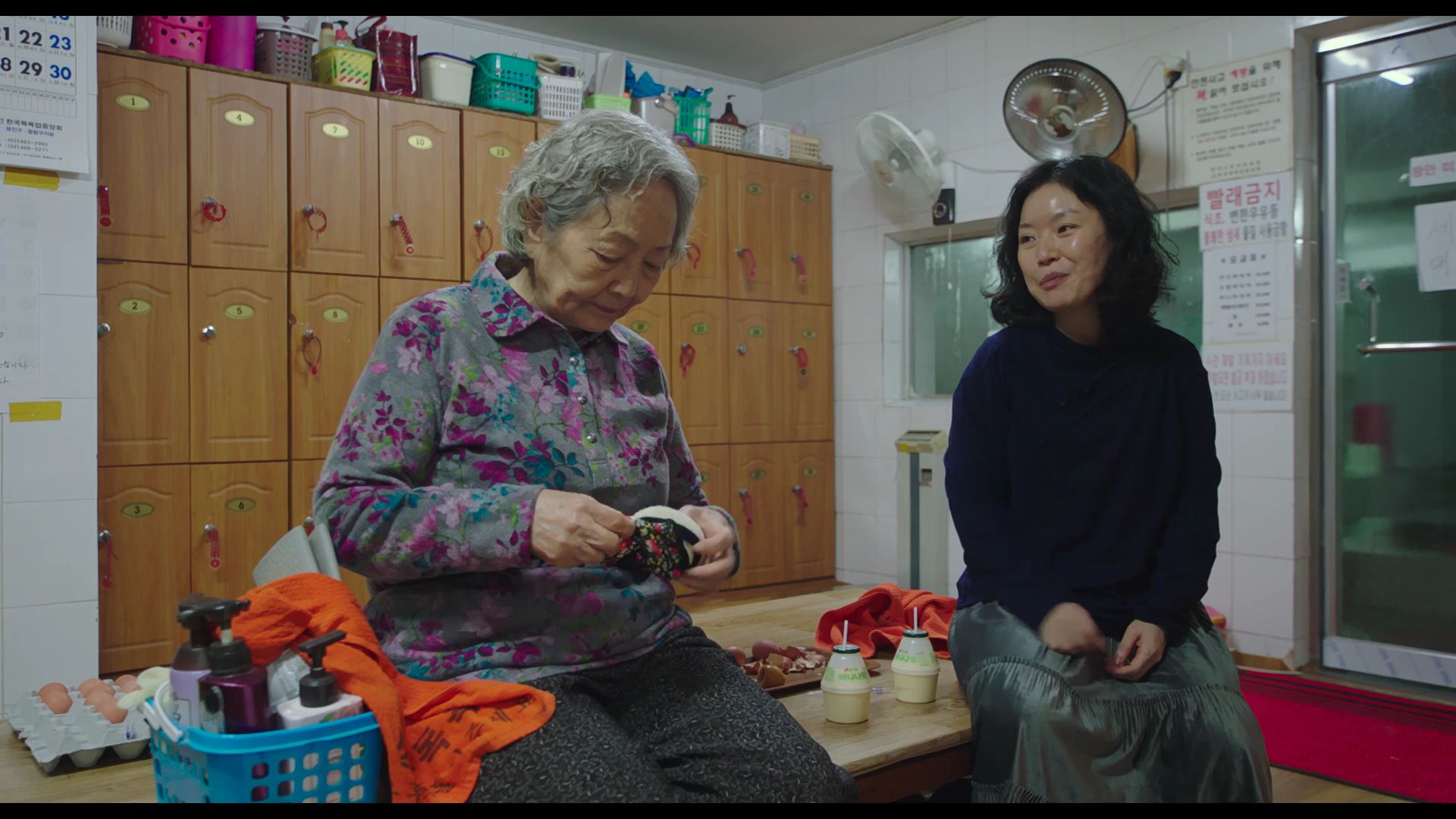 Lắng đọng với trailer 'Hãy chăm sóc mẹ': Người nhà như người lạ, người lạ như người nhà! - ảnh 3
