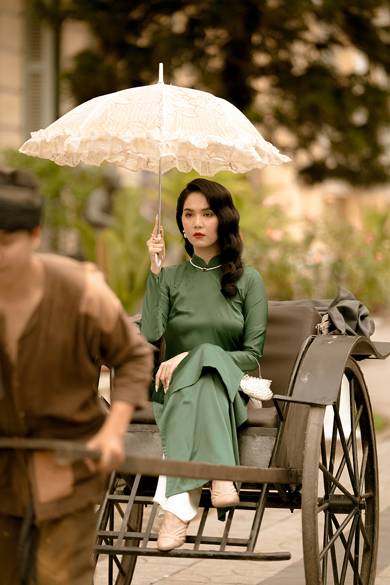 'Chị chị em em 2' tung trailer hấp dẫn: Minh Hằng - Ngọc Trinh đổ máu để tranh ngôi đệ nhất mỹ nhân - ảnh 2