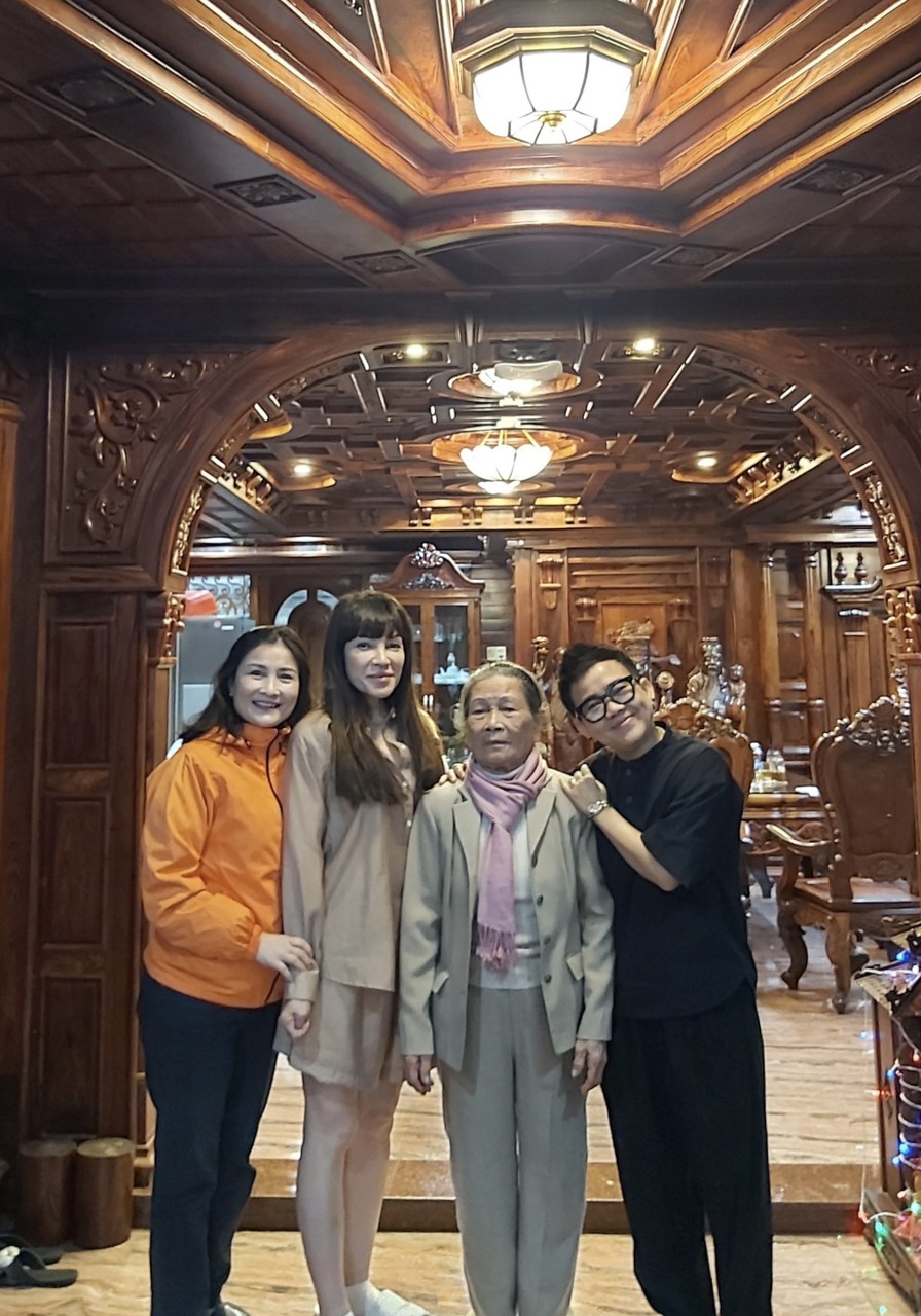 Ca sĩ Thanh Hà ra album nhạc Tết nhân dịp đưa nhạc sĩ Phương Uyên về quê gặp mẹ - ảnh 1