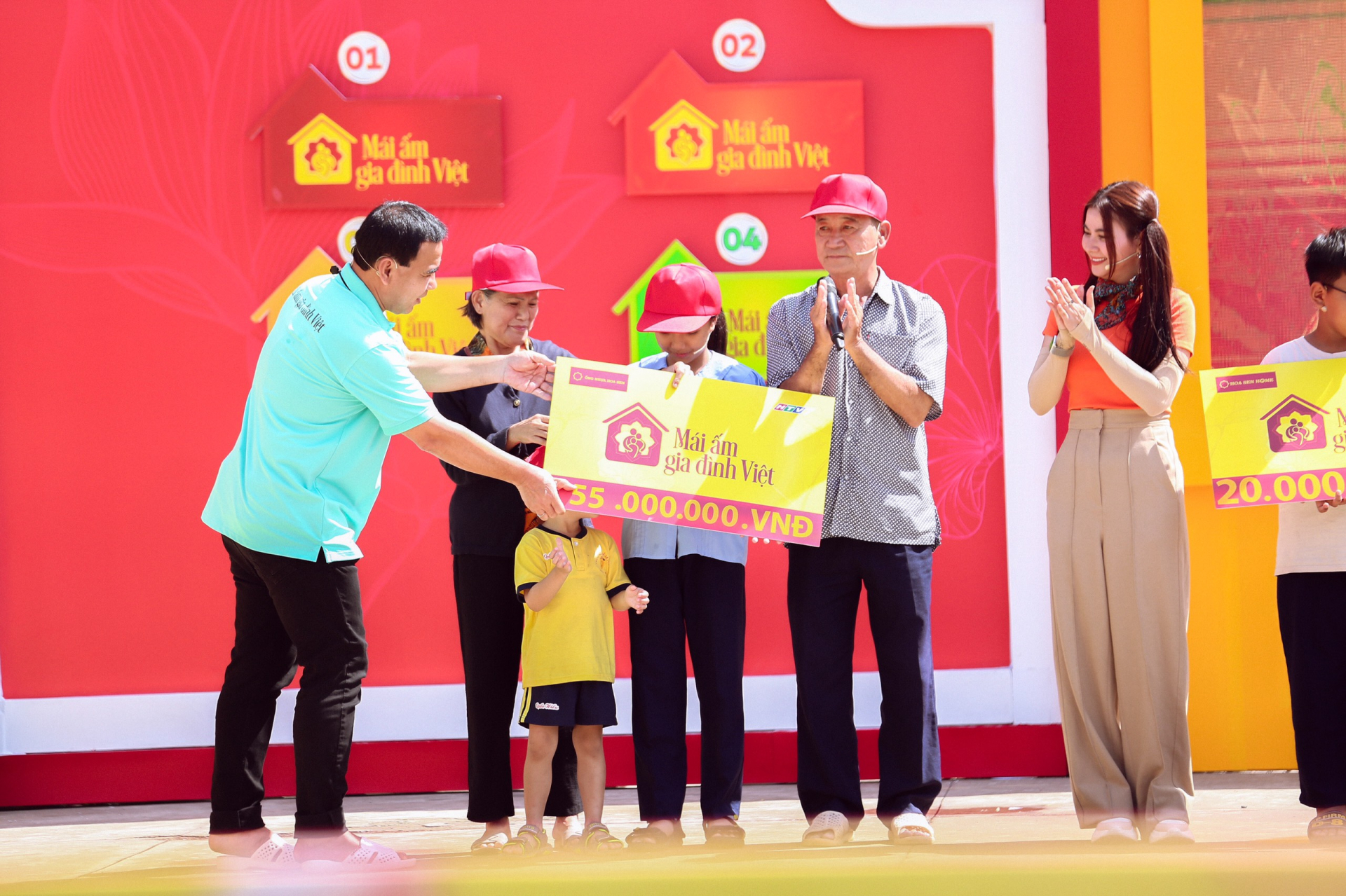 Kha Ly, Hồ Quang Hiếu hợp sức mang về 90 triệu đồng cho trẻ mồ côi - ảnh 6