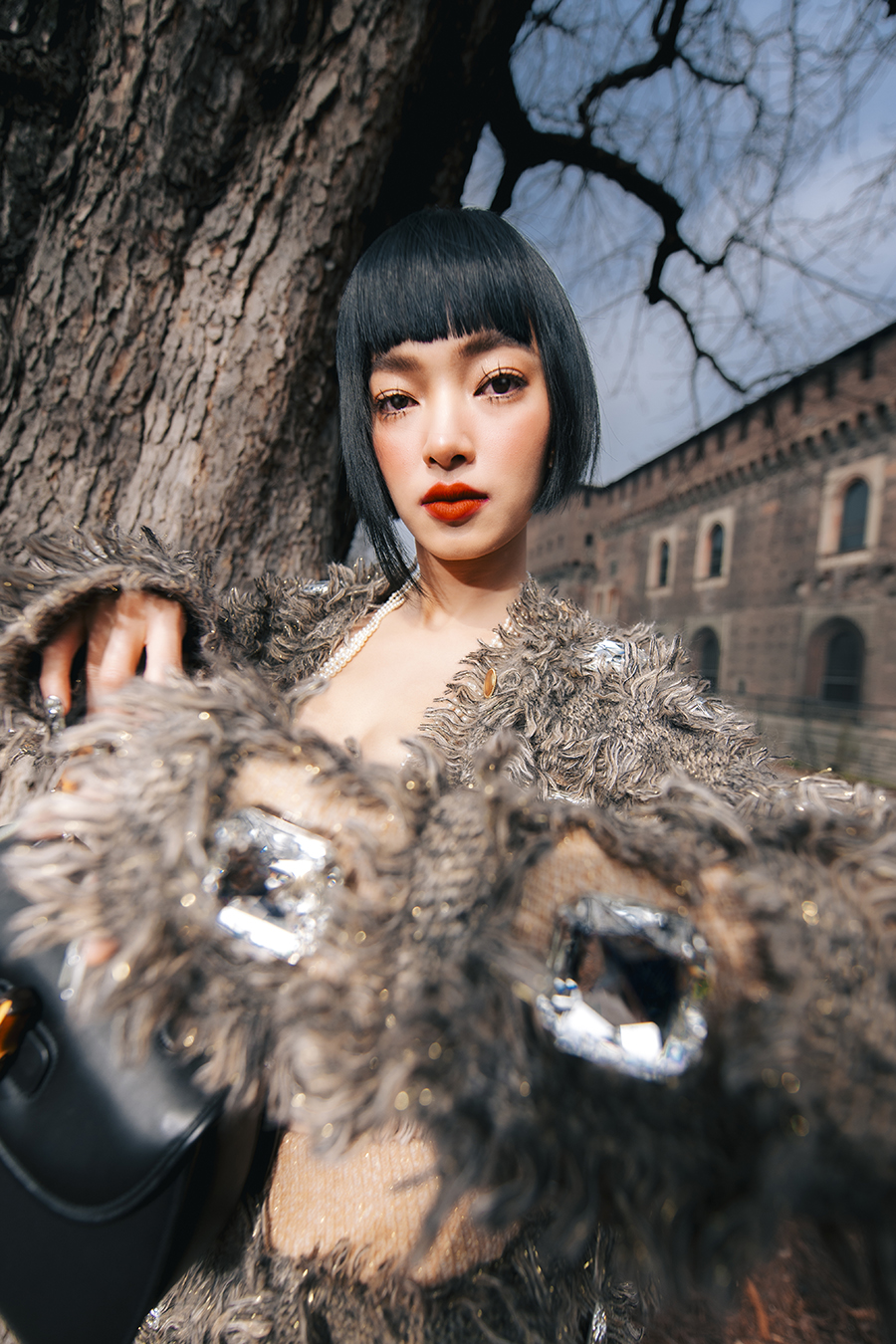 Muôn kiểu thiên biến vạn hóa của Châu Bùi ở chặng đầu hành trình Fashion Week 2023
