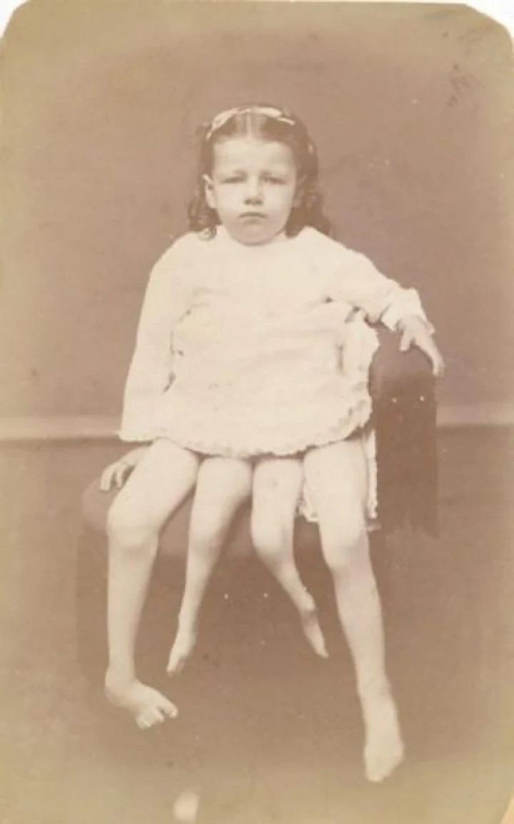 Hình ảnh Josephine Myrtle Corbin khi còn nhỏ