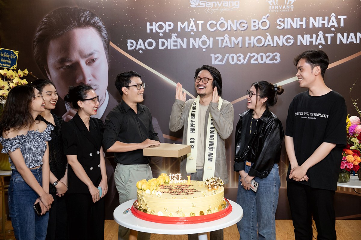 Hoa hậu Thiên Ân cùng Lương Thuỳ Linh 'đánh úp' tổ chức sinh nhật 'đặc biệt' cho đạo diễn Hoàng Nhật Nam - ảnh 2