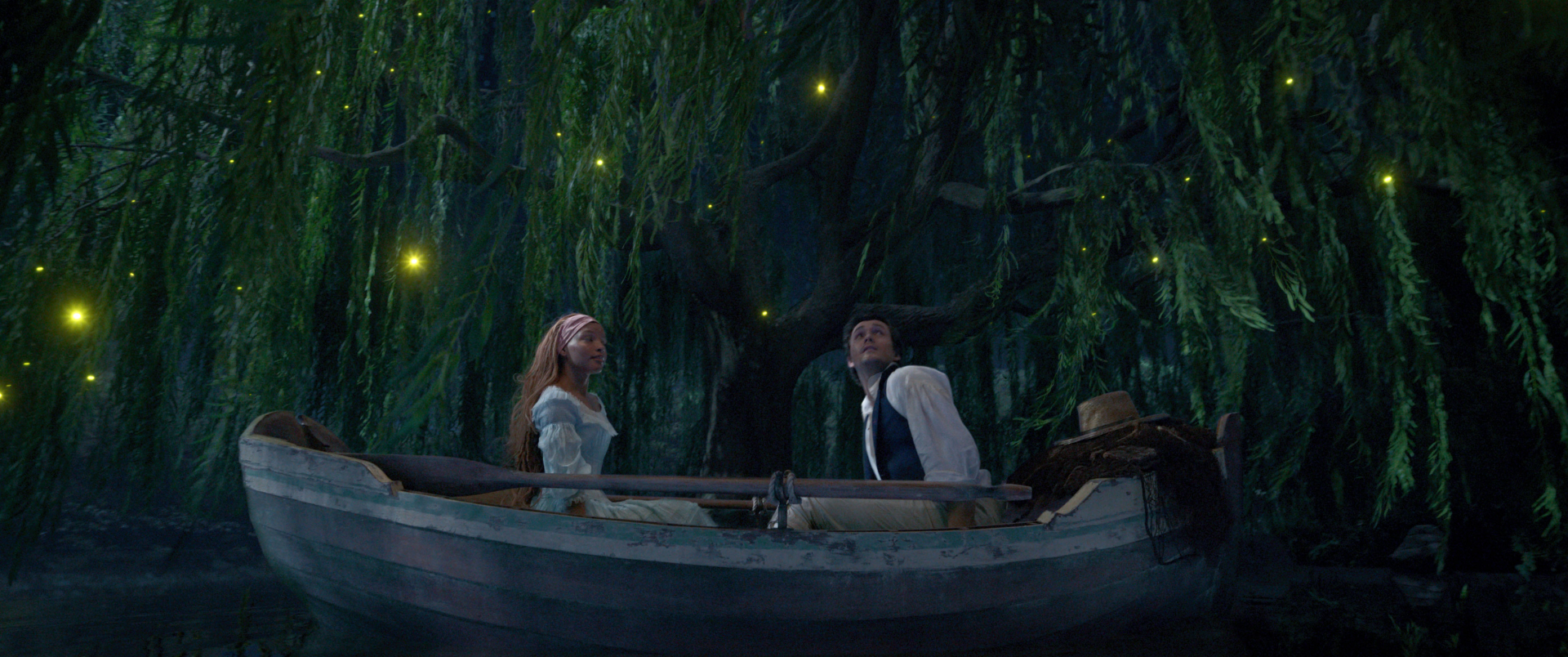 Bom tấn 'The Little Mermaid' tung trailer ngay lễ Oscar 2023: Ariel giải cứu trai đẹp, ai ngờ 'sập bẫy' phản diện - ảnh 1