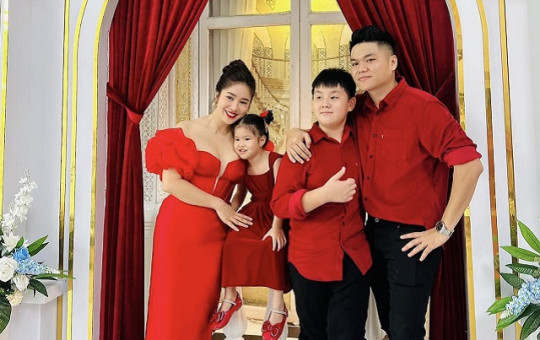 Hiện tại, Lê Phương đang có cuộc sống hạnh phúc bên ông xã Trung Kiên và hai con đủ nếp đủ tẻ