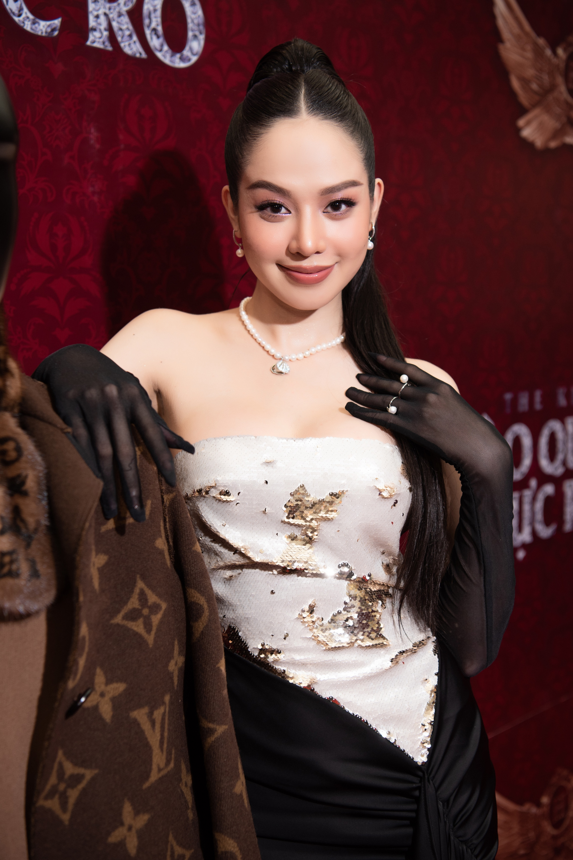 Hoa hậu Thanh Thuỷ diện trang phục cắt xẻ cực táo bạo tại sự kiện của Đàm Vĩnh Hưng - ảnh 2
